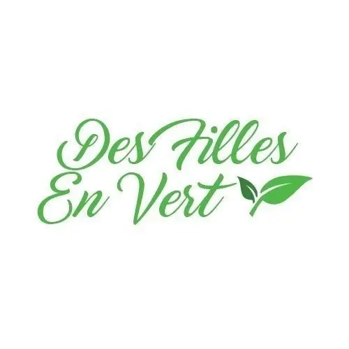 DES FILLES EN VERT