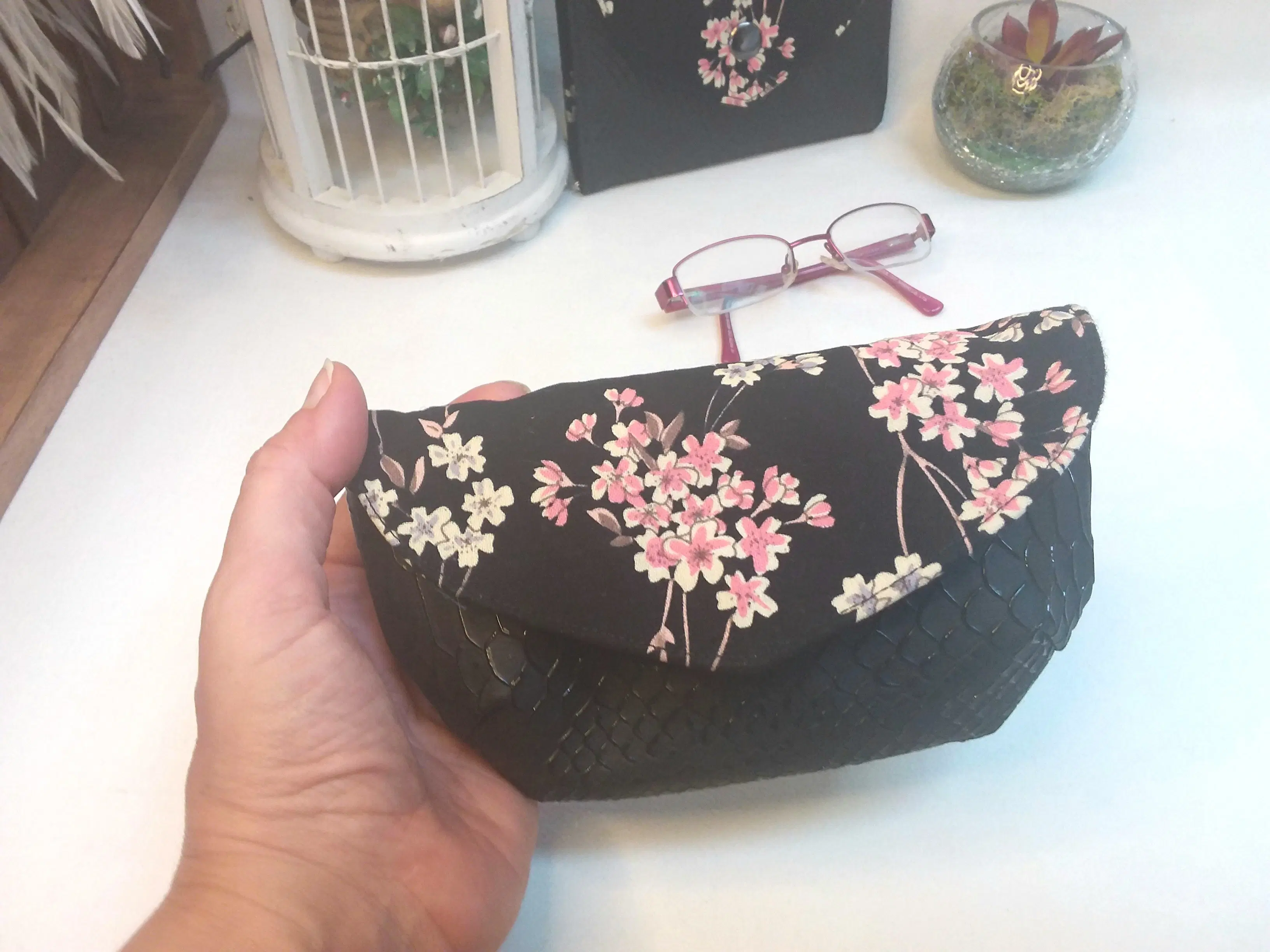 Custodia per occhiali con patta Kanji