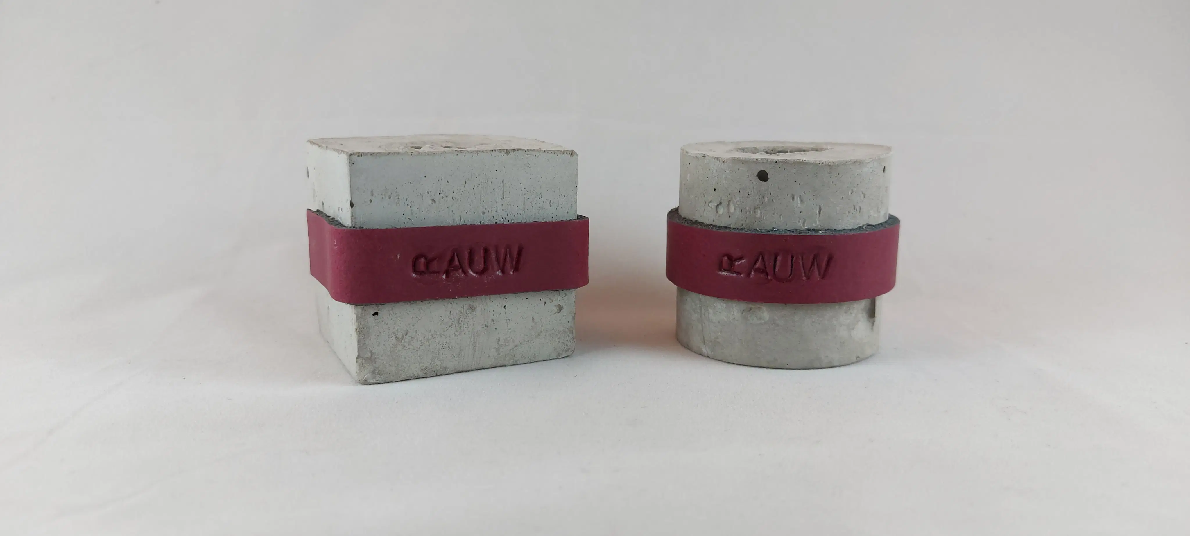 Rohbeton-Design-Kerzenhalter-Set - Bordeauxrot