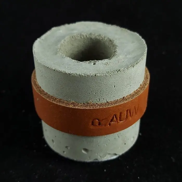 Rohbeton-Design-Kerzenhalter rund Industriezement - Cognac