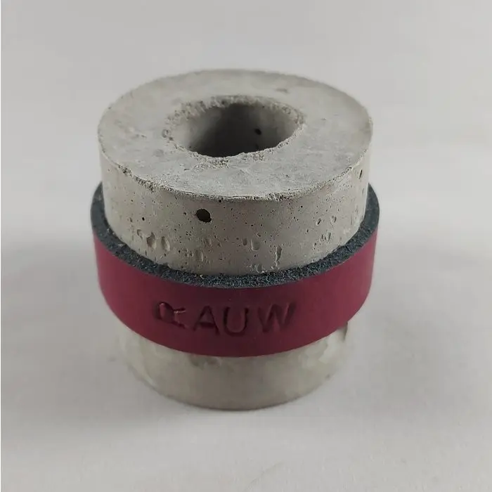 Raw Concrete Design Kerzenhalter Runder Industriezement - Bordeauxrot