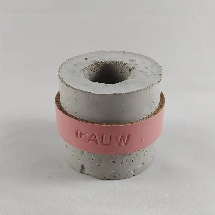 Runder Kerzenhalter aus rohem Beton im Industriedesign aus Zement - Rosa