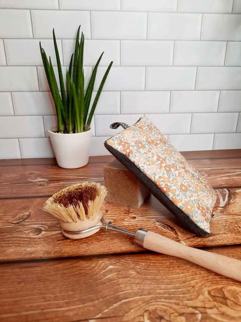 Soft washable and reusable sponge in organic cotton and kapok fabric