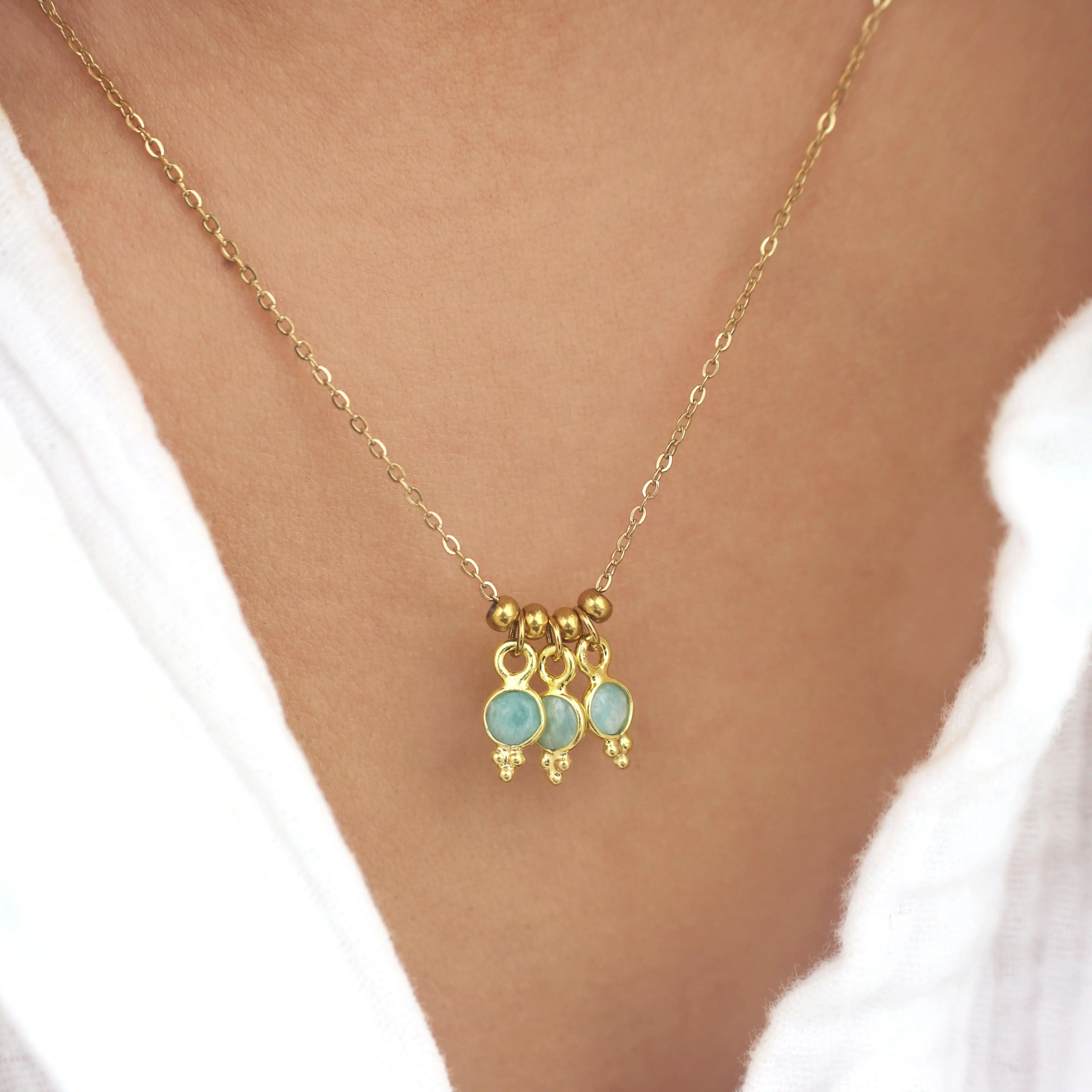 Minimalist necklace with natural labradorite or amazonite stone pendants