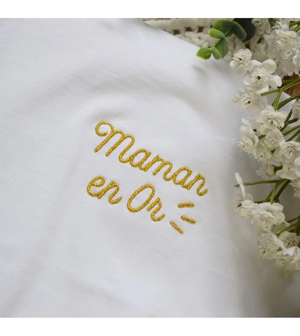 T-shirt ricamata con mamma dorata