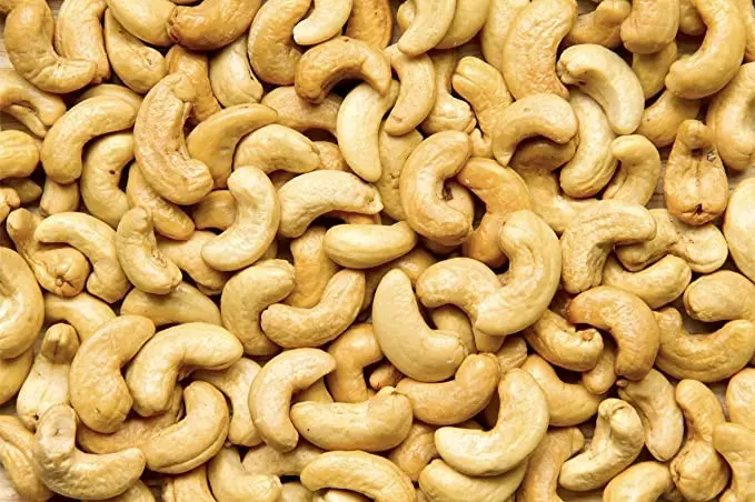 Geröstete, gesalzene Cashewnüsse, kleine Plastiktöpfe, 120 g
