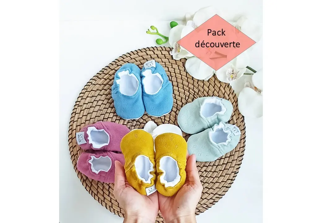 "Timeless" baby booties pack