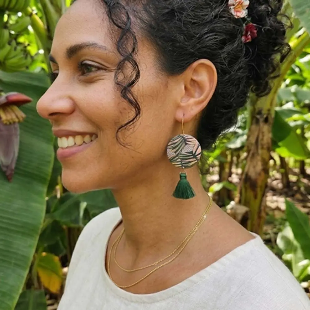 Earrings in wood and resin paper with tropical palm leaf motif