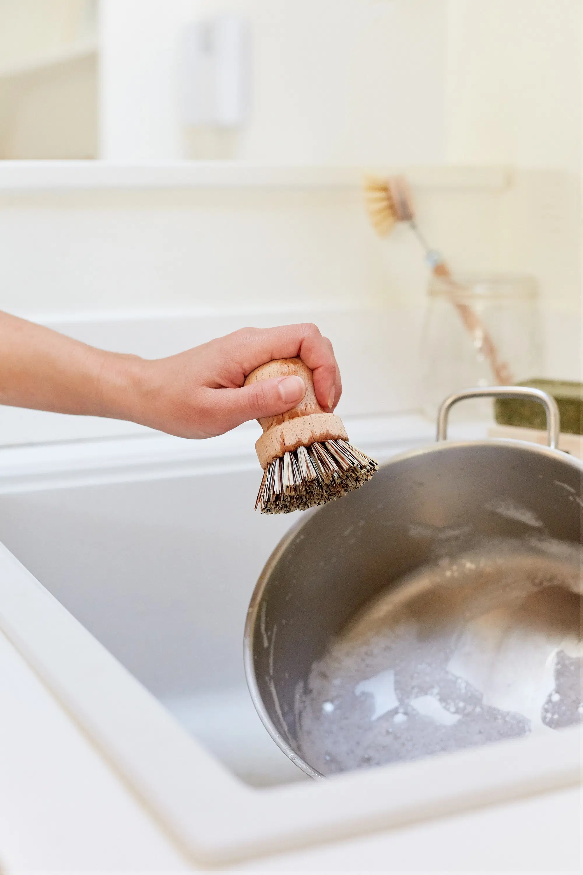 Pot brush
