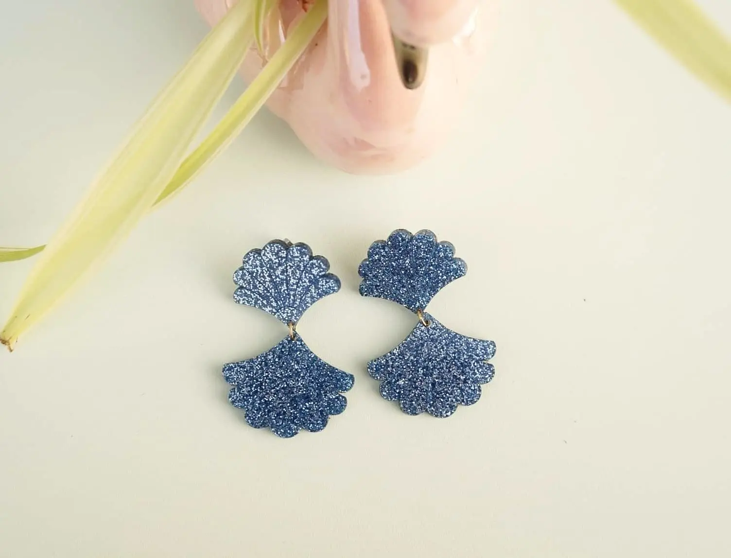 Plexi shell earrings