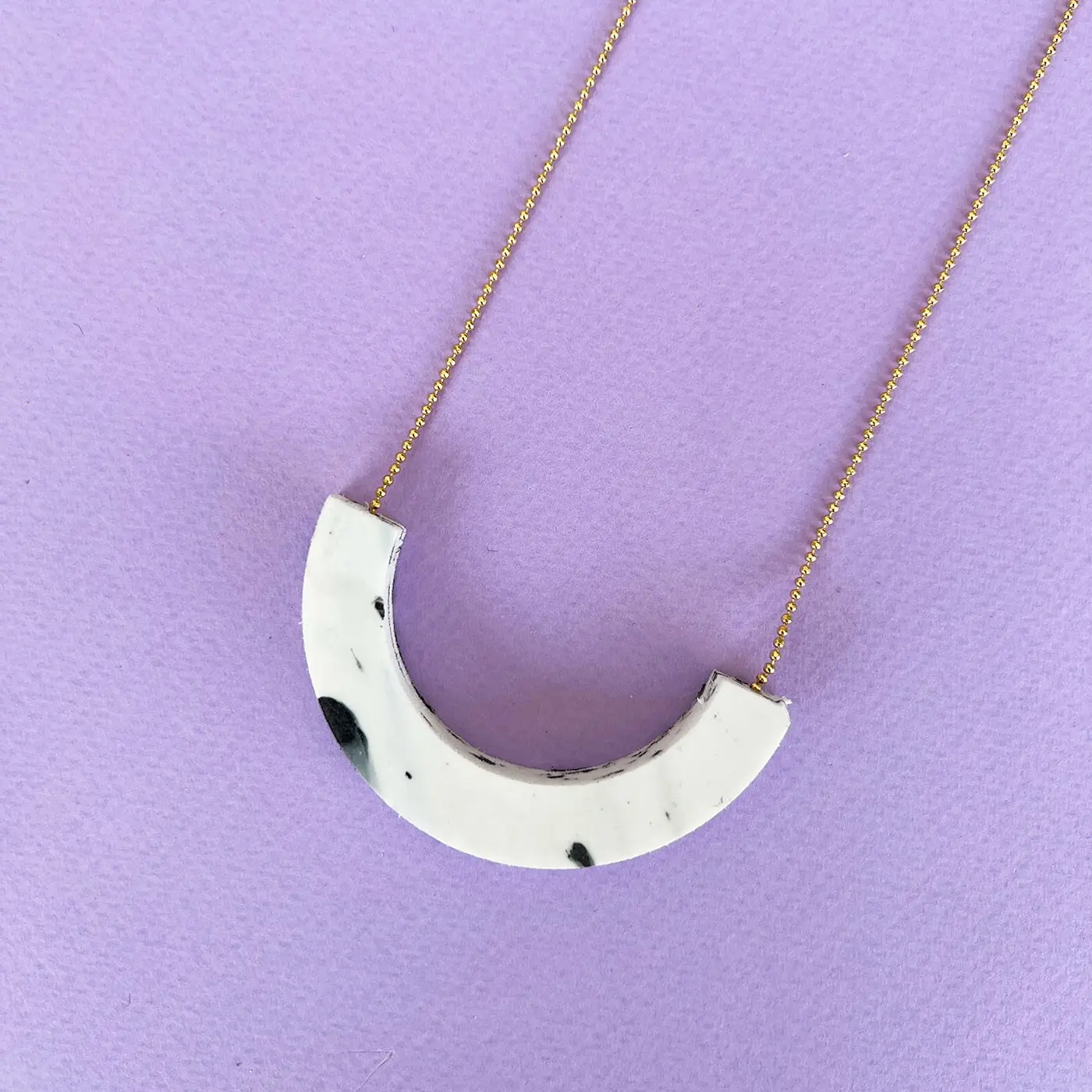 Recycled plastic halfround small black and white