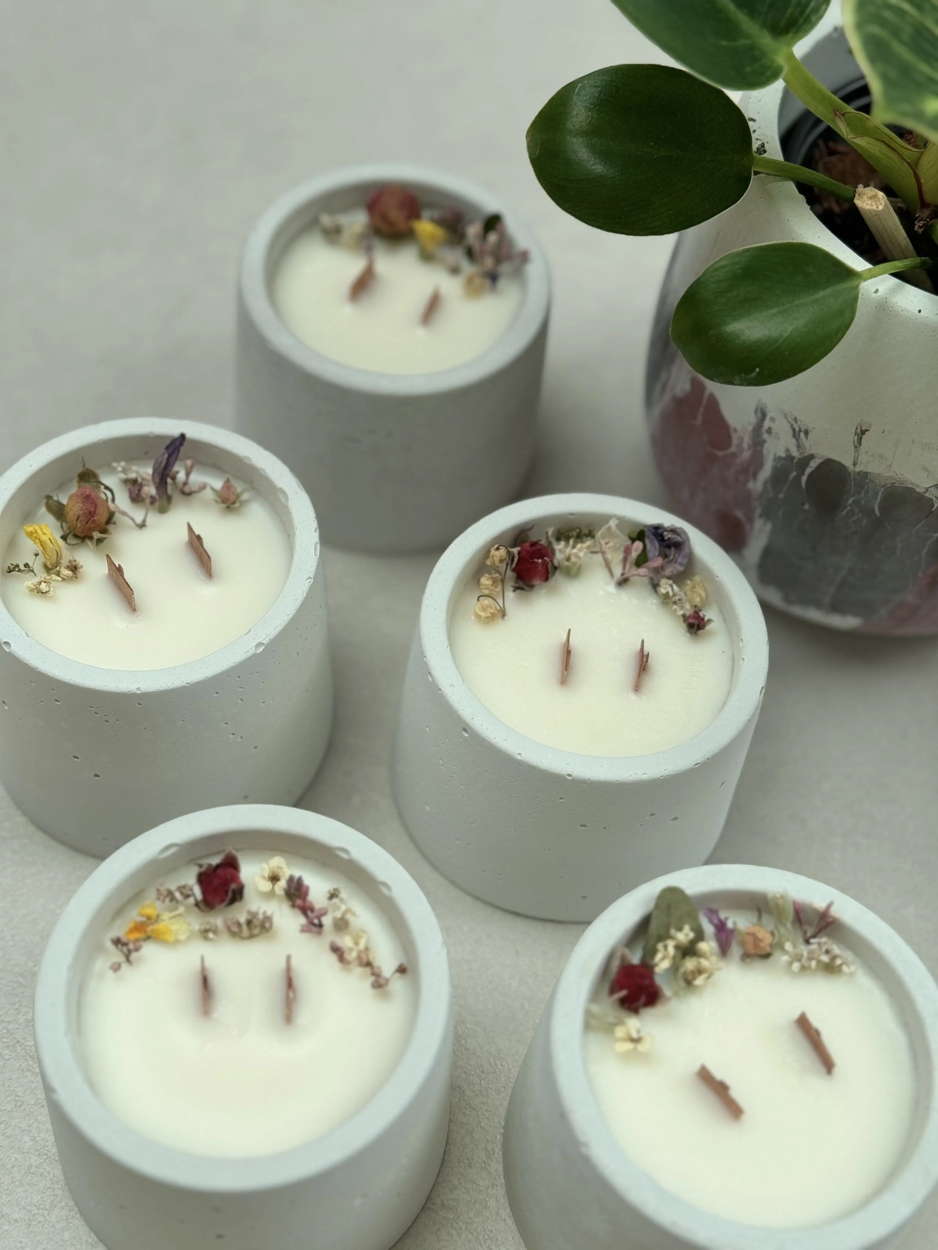 Scented Floral Soy Candle, White Round