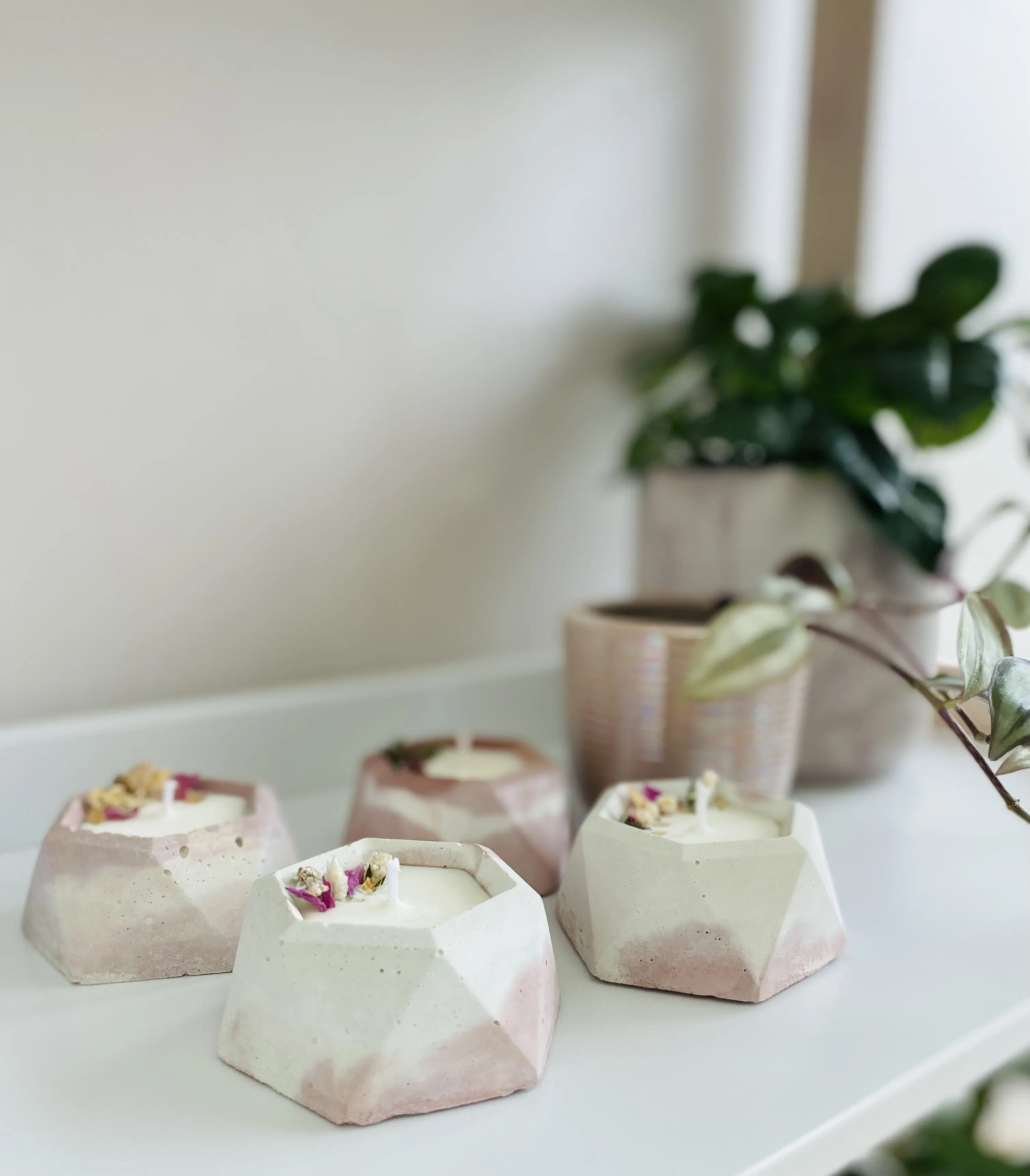 Flowery and scented candle with floral scent