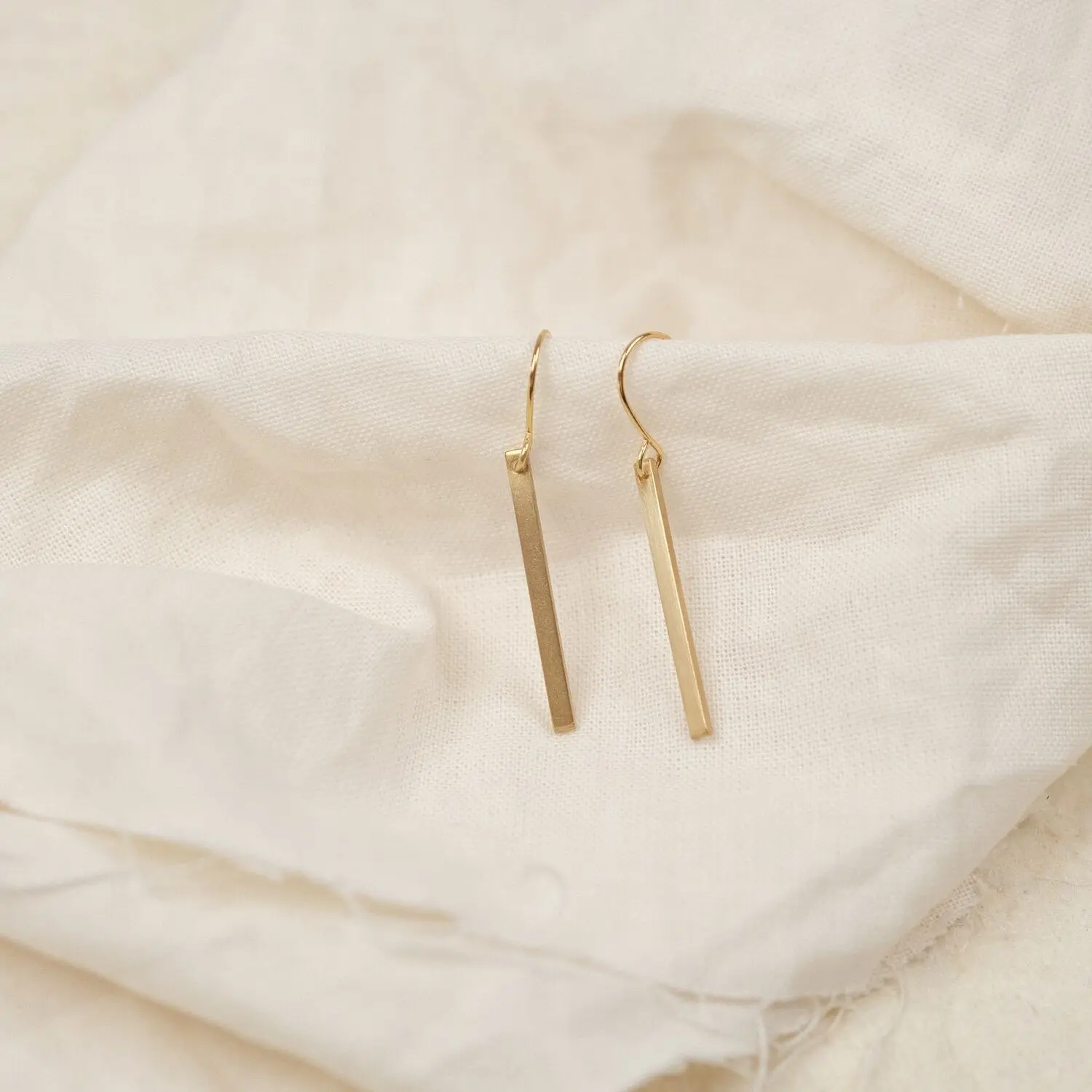 Goldene Ohrringe für Damen aus Messing - DASH