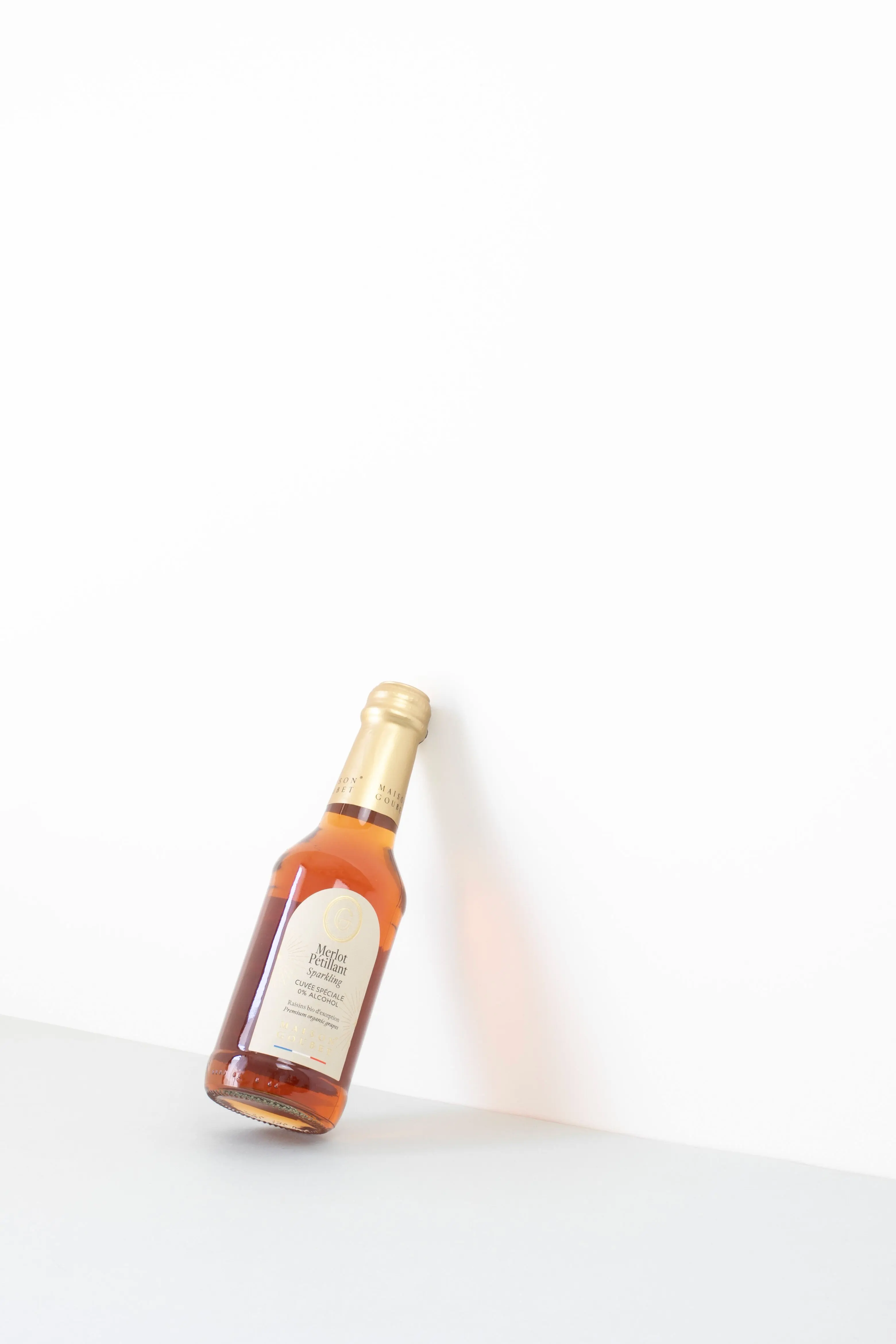 Sparkling organic & alcohol-free cuvée • Merlot grape variety 250ml