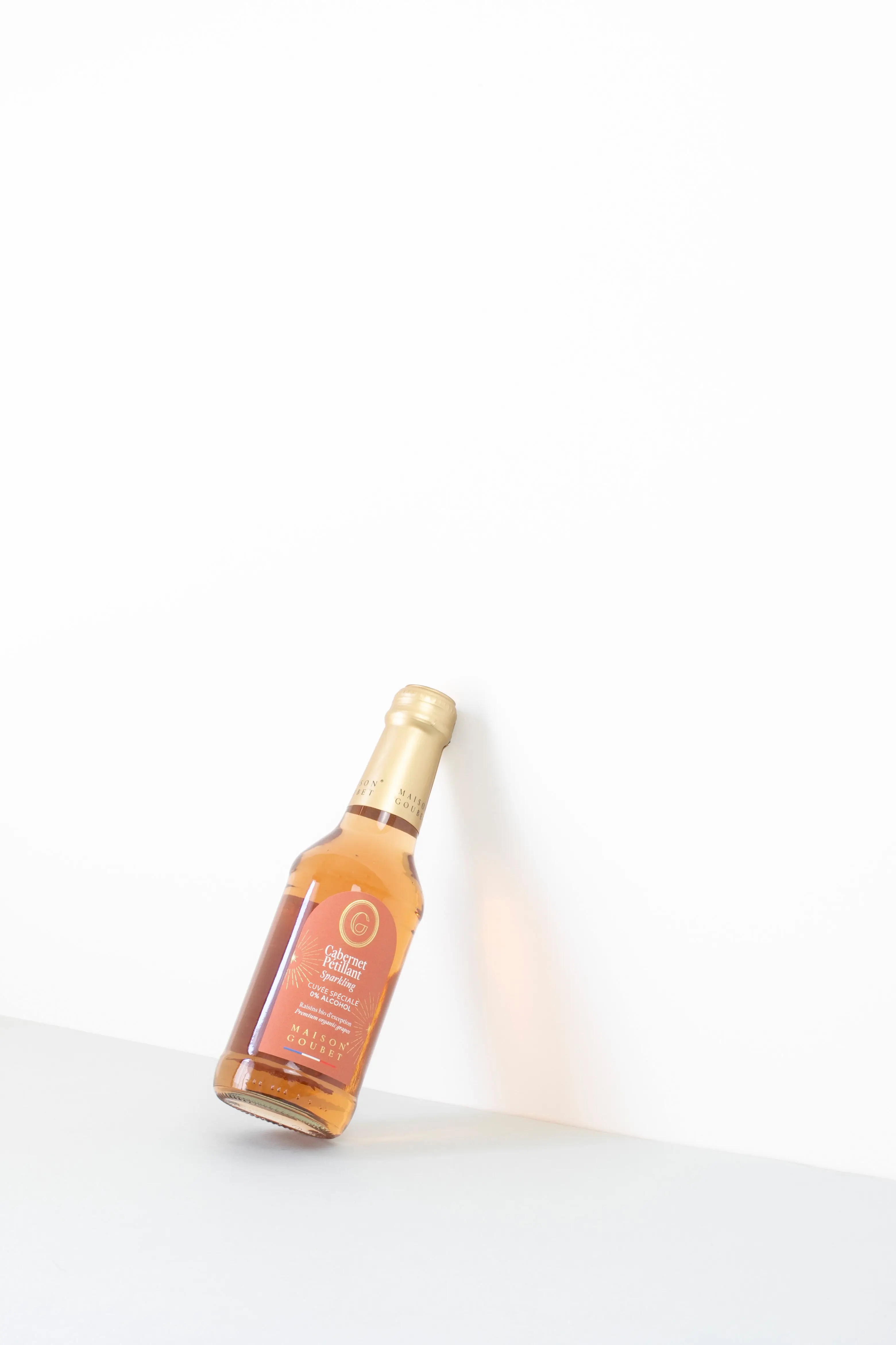 Sparkling organic & alcohol-free cuvée • Cabernet-Sauvignon grape variety 250ml