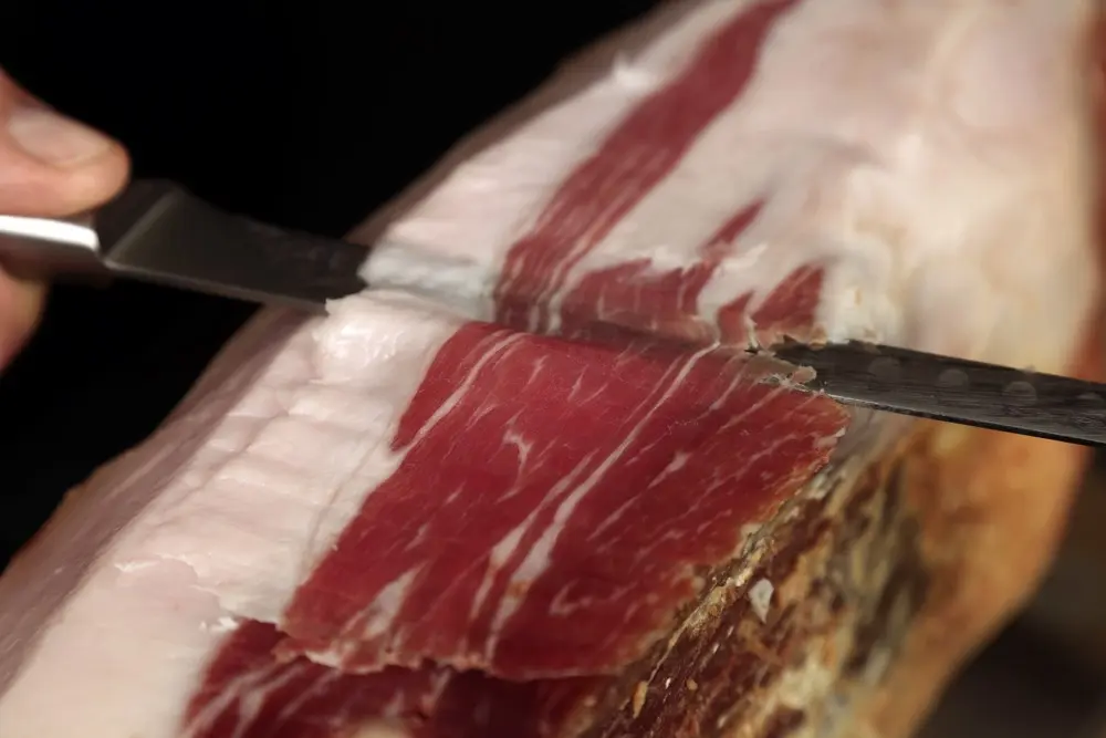 COFFRET PRESTIGE - Jambon Noir de Bigorre AOP, avec os, avec couenne - affinage 20 mois