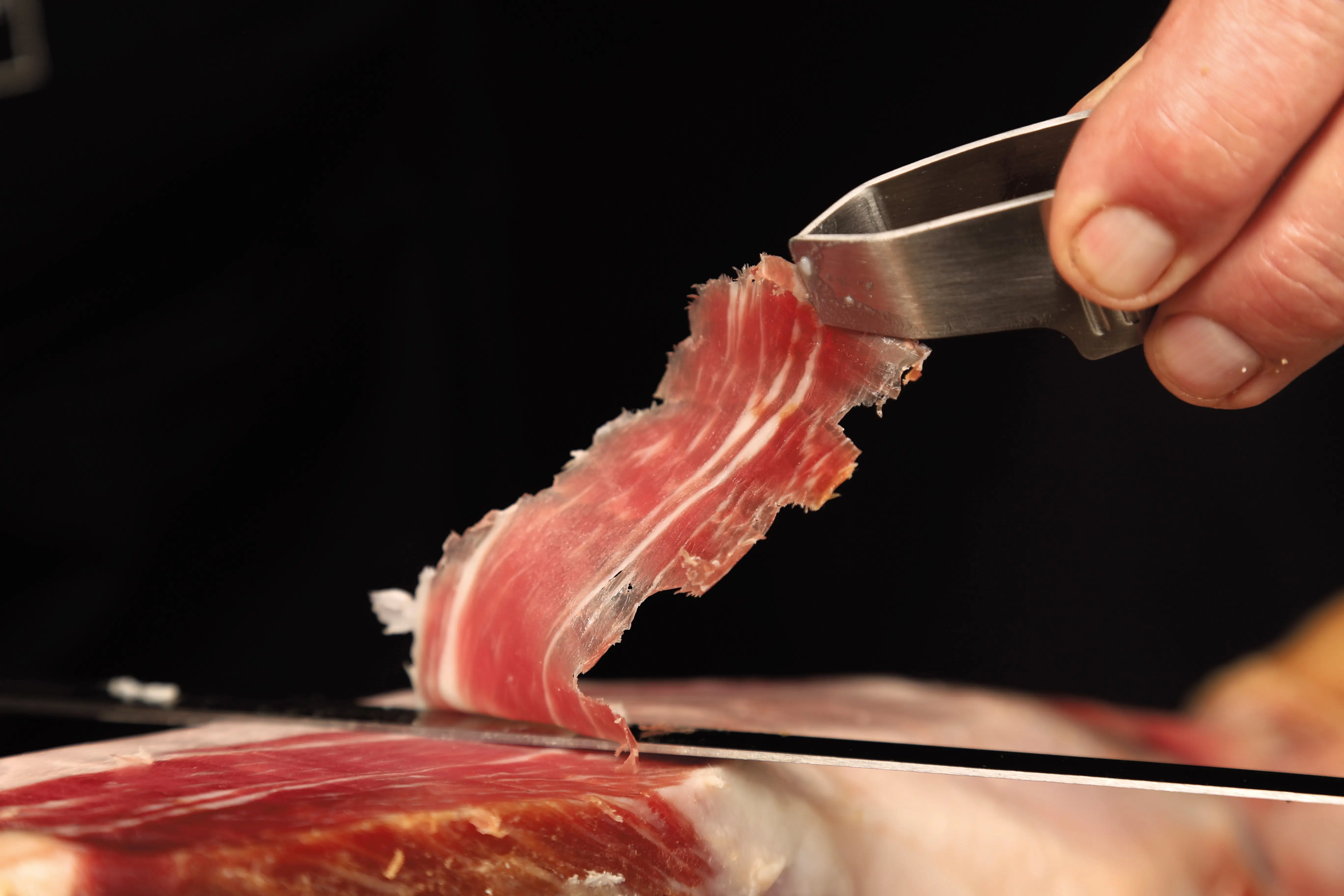 COFFRET PRESTIGE - Jambon Noir de Bigorre AOP, avec os, avec couenne - affinage 20 mois