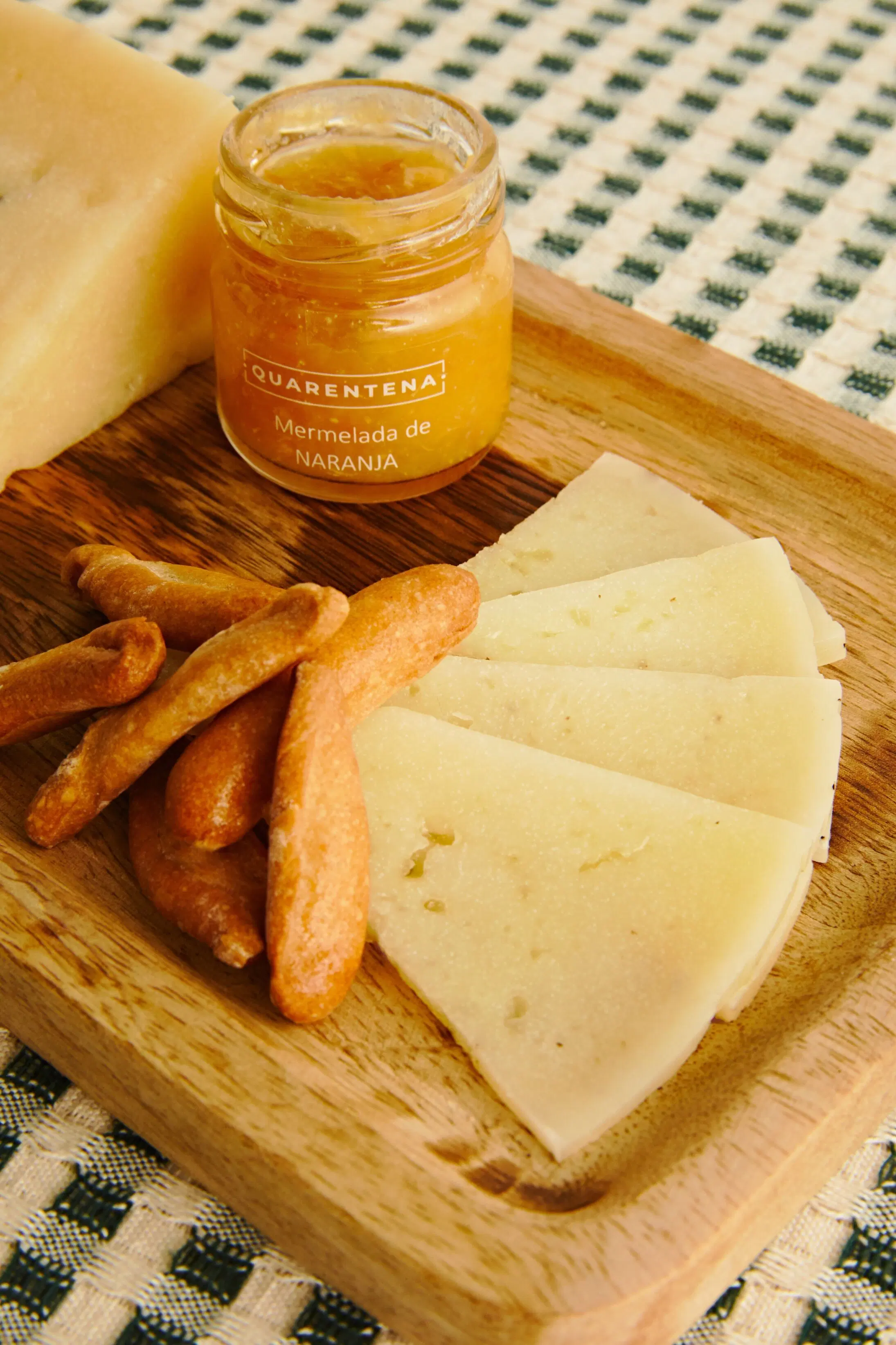 HANDWERKLICHER KÄSE AUS SCHAFMILCH MIT PERRETXICO