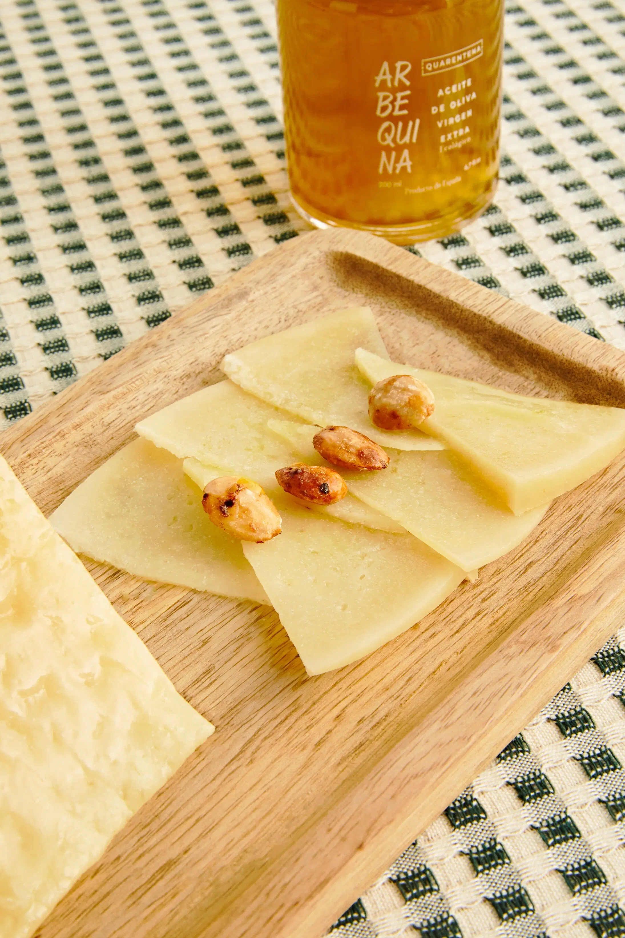 ROHKÄSE AUS SCHAFMILCH