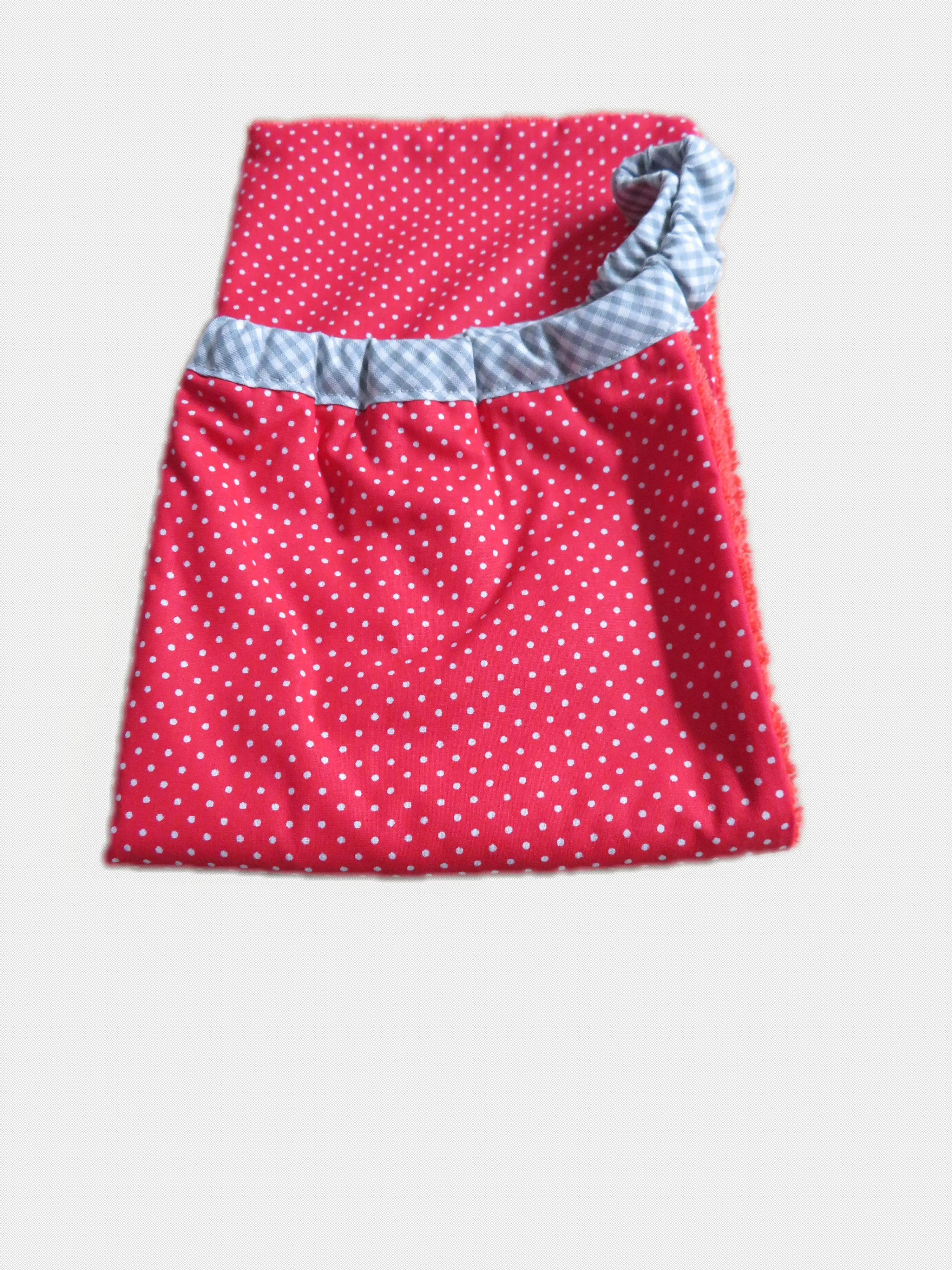 Red Plumetis canteen elastic bib towel