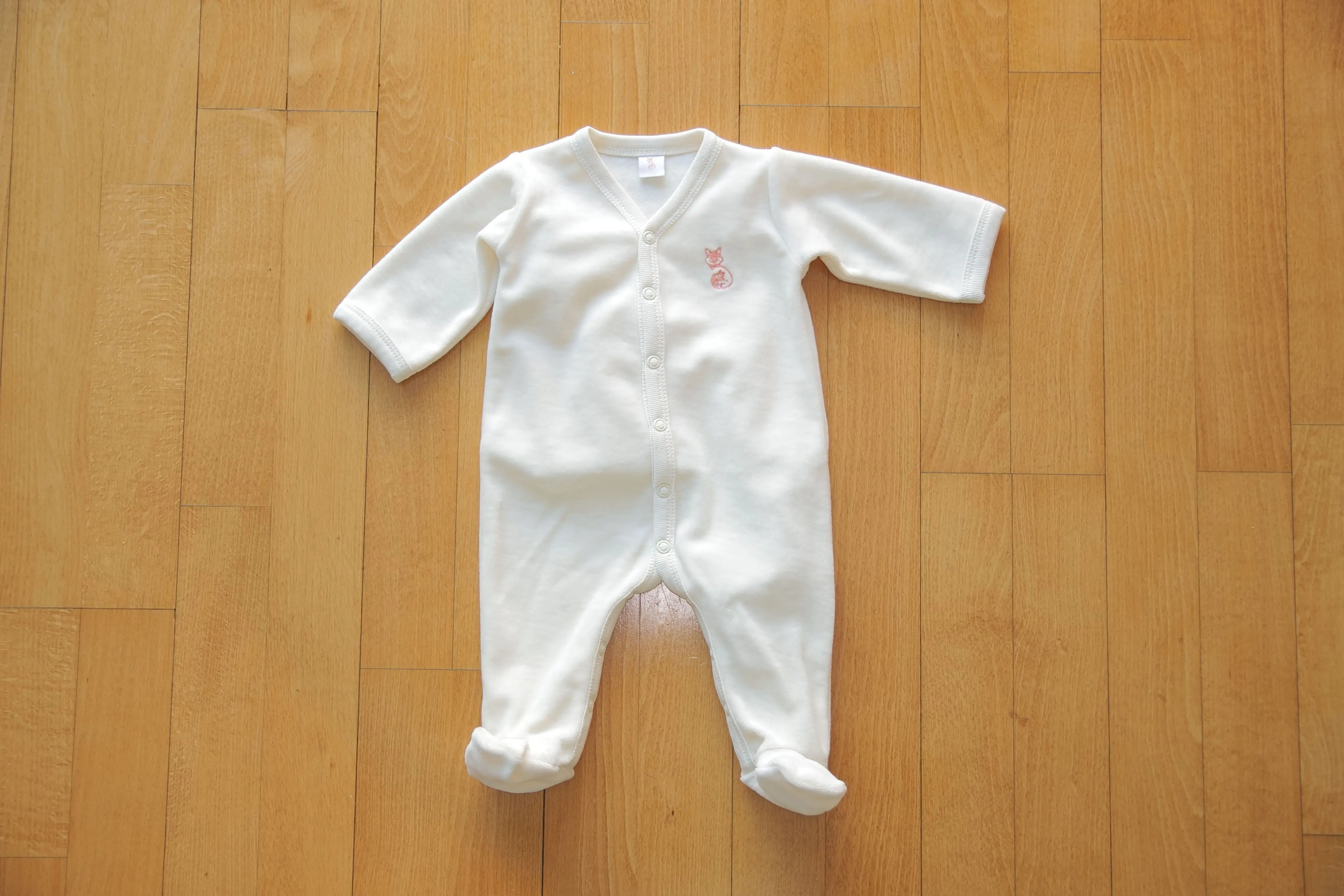 Samtpyjama für Neugeborene ECRU - 100% Bio-Baumwolle GOTS
