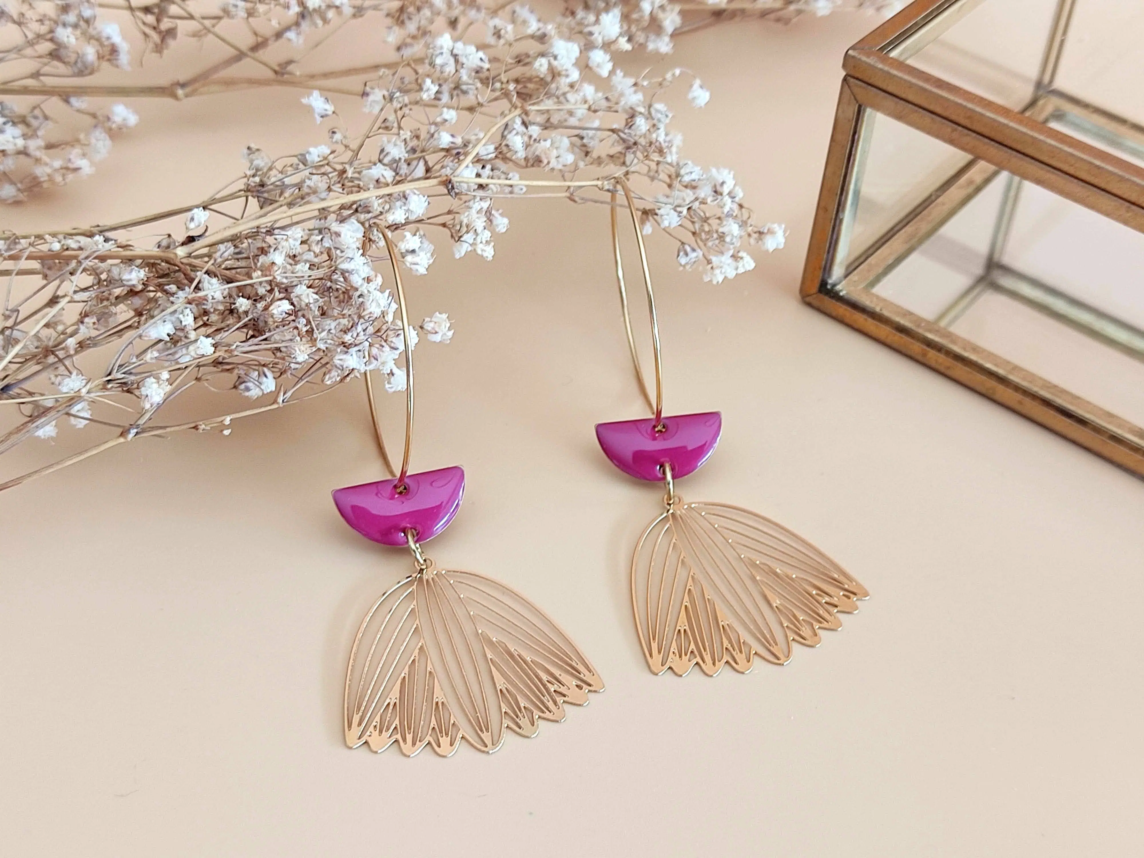 La Malicieux fuchsia half-moon hoop earrings