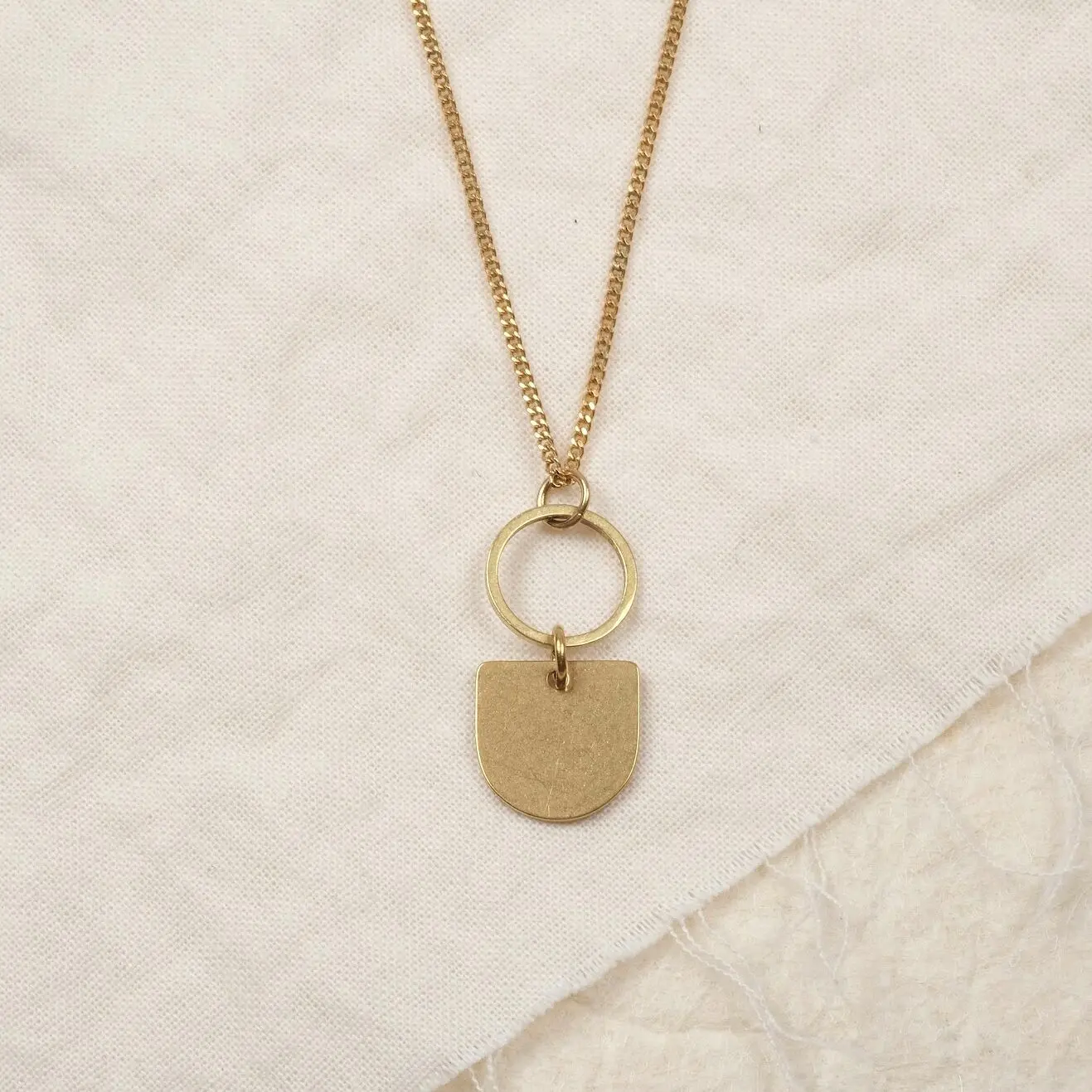 Halskette Nachhaltig Gold Schmuck aus Messing - Round Drop