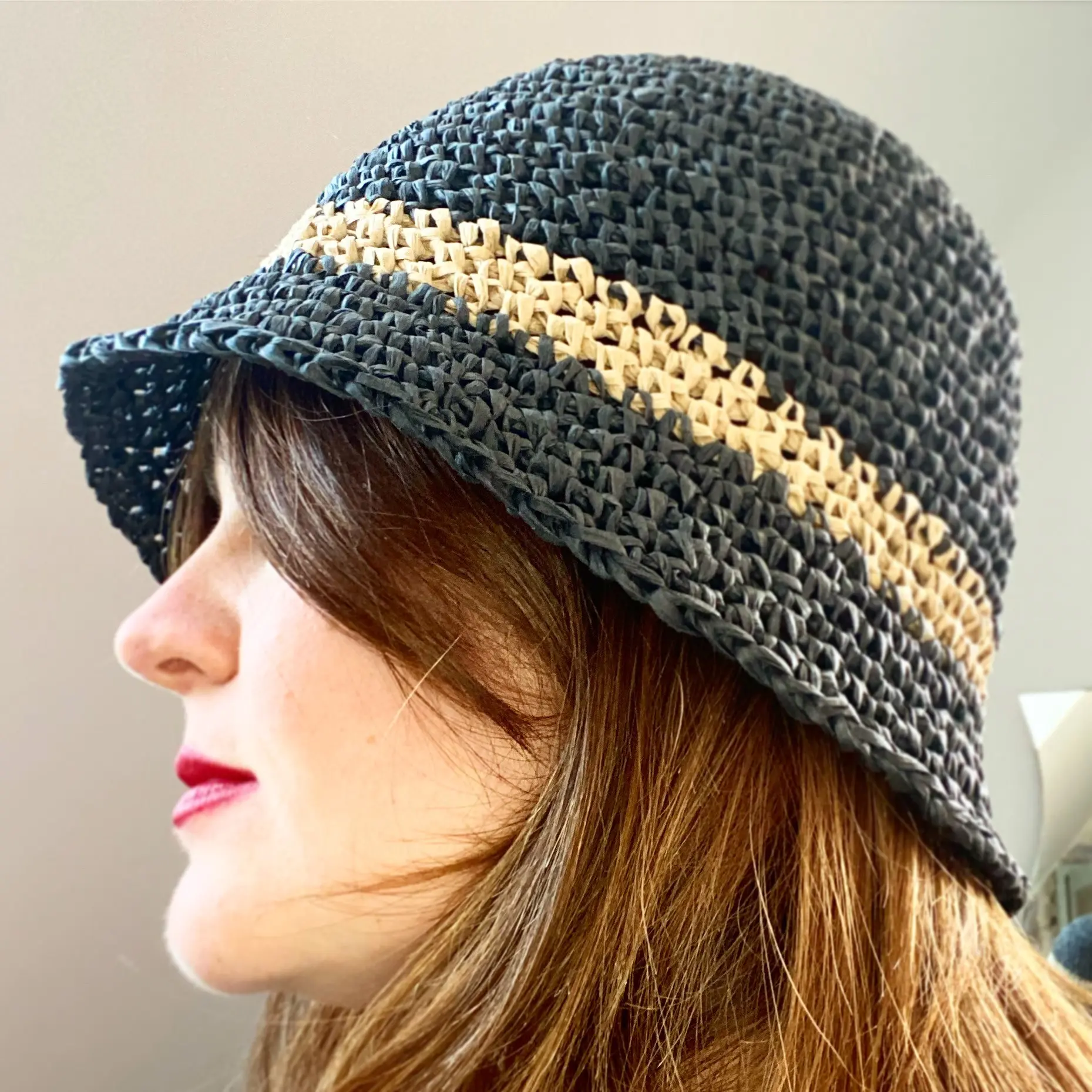 Women's hat -Bob in black crocheted raffia-Special Holidays