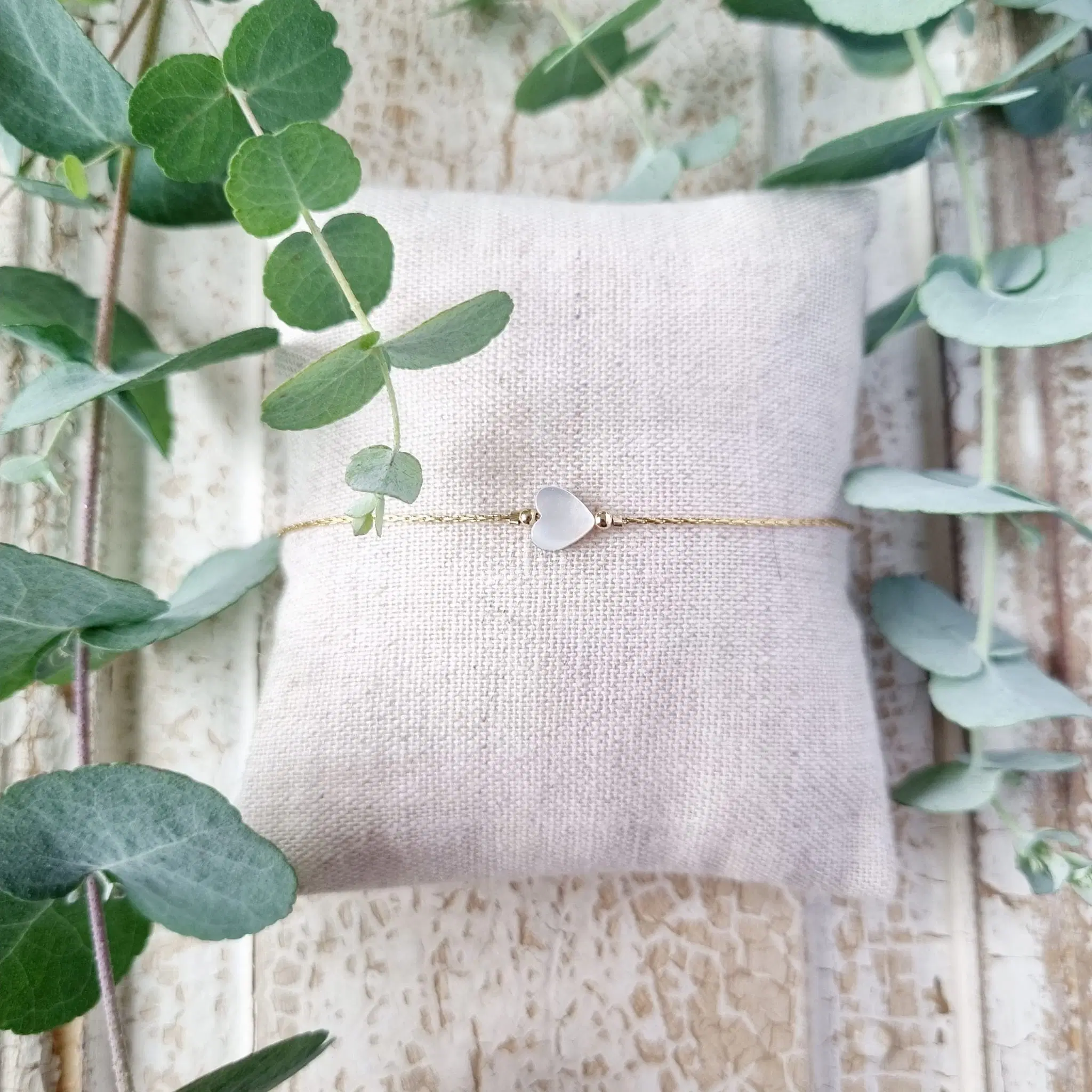 Mother-of-pearl heart bracelet and thin chain in 14k gold filled | Mother's Day Wristband | Valentine's Day Wristband | Tadaam Jewelry | French made