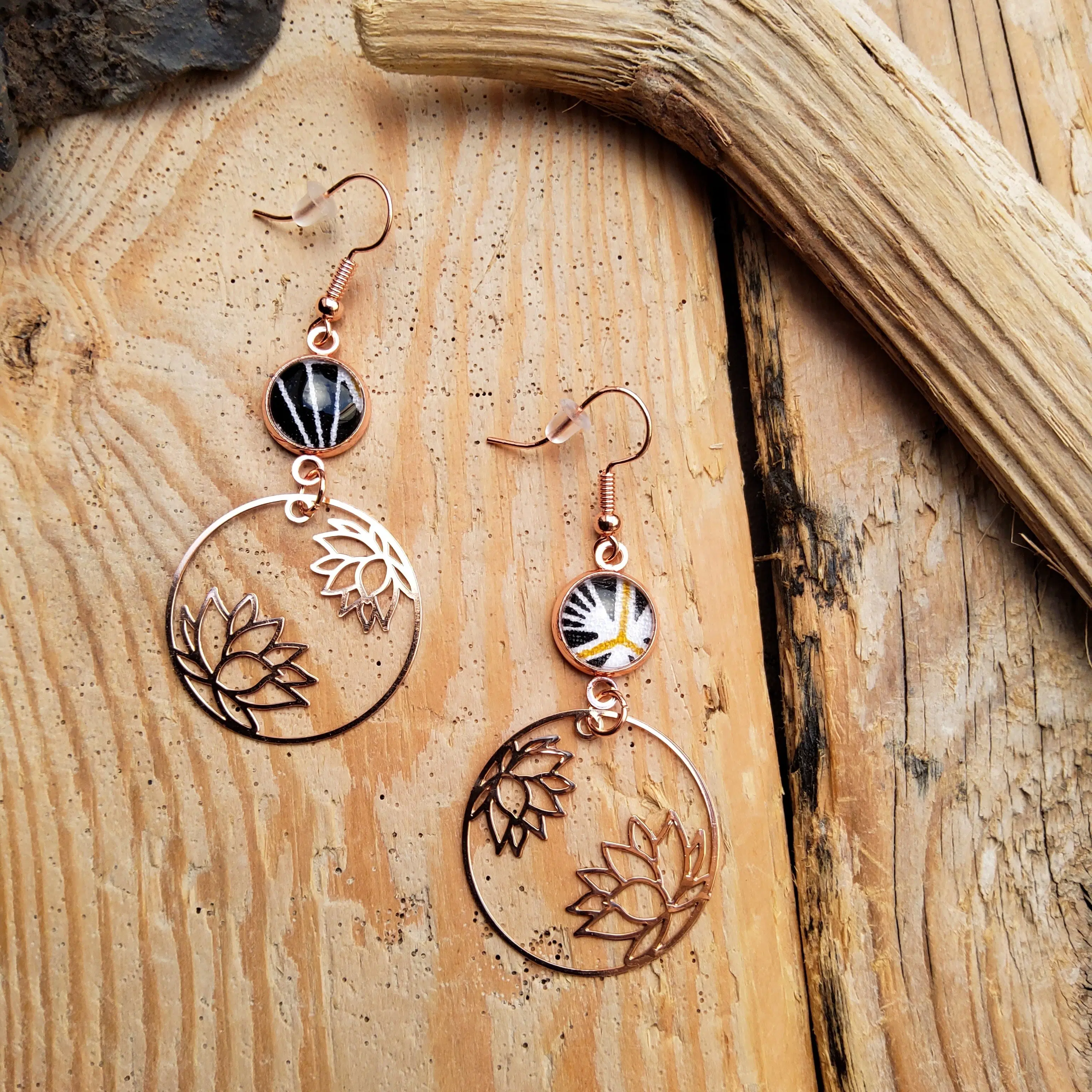 Ryam black lotus earrings, rose gold metal
