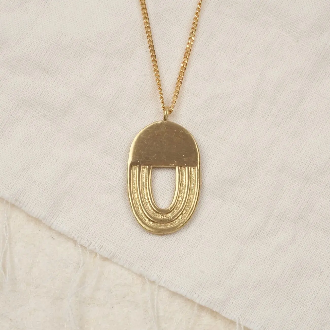 Goldene Halskette aus Messing - TONKA