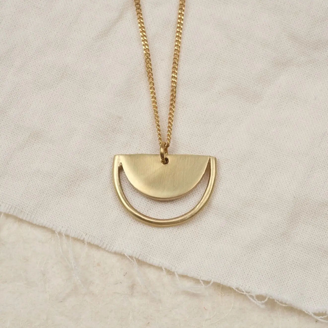 Goldene Halskette für Damen aus Messing - Nachhaltig - JARA