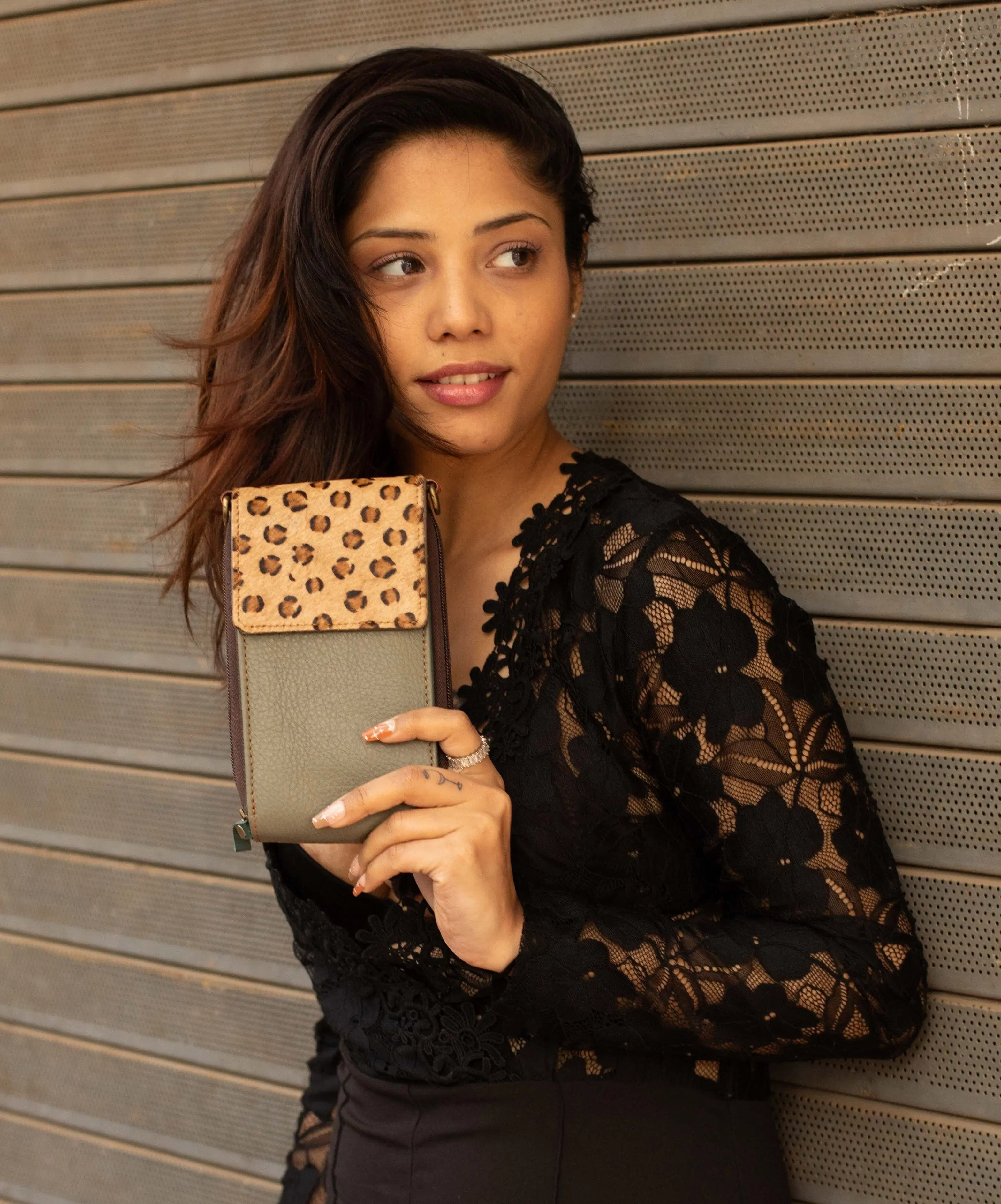 Sacoche bandoulière pour téléphone en cuir recyclé - JULES