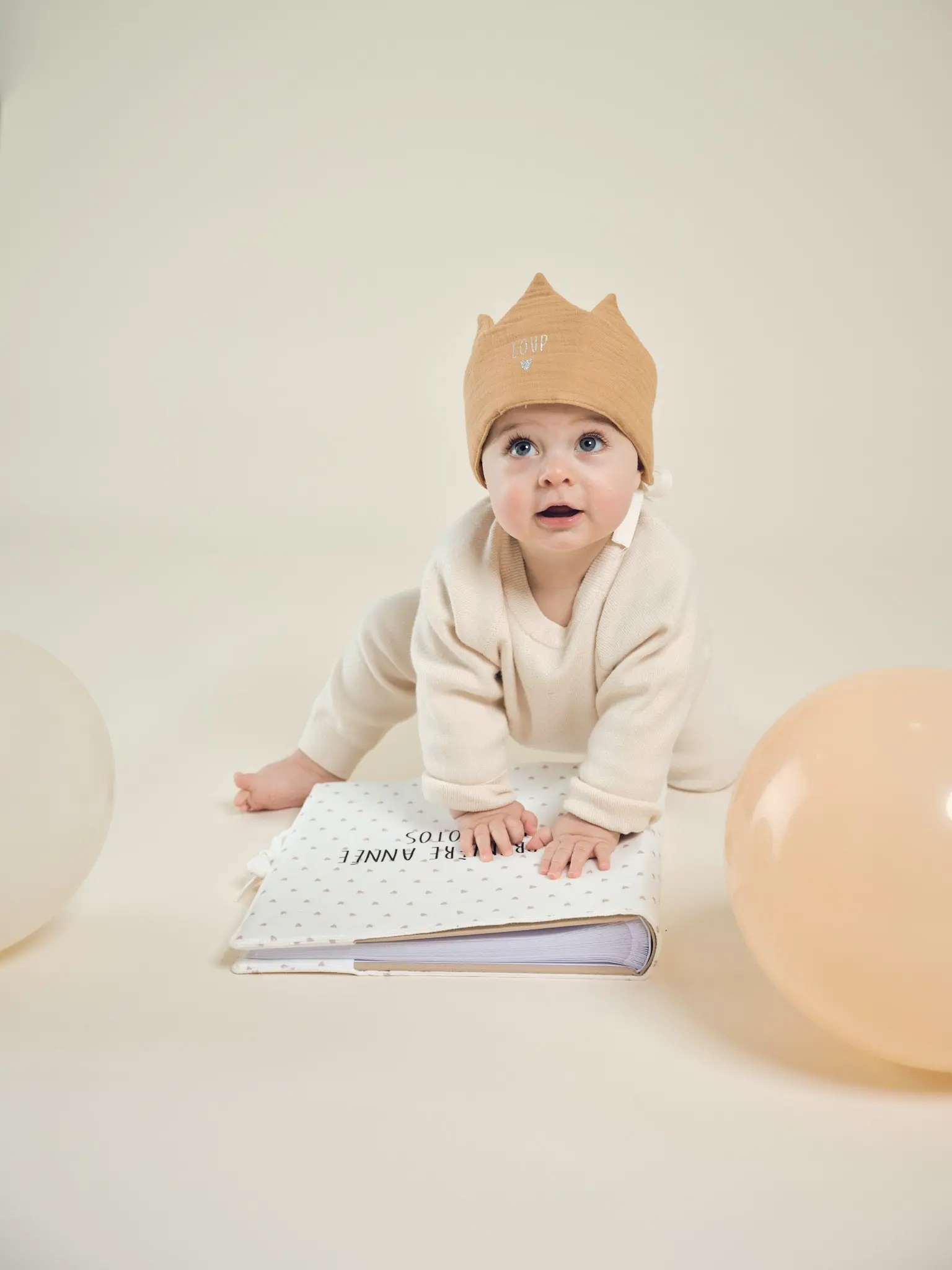 Cotton gauze crown