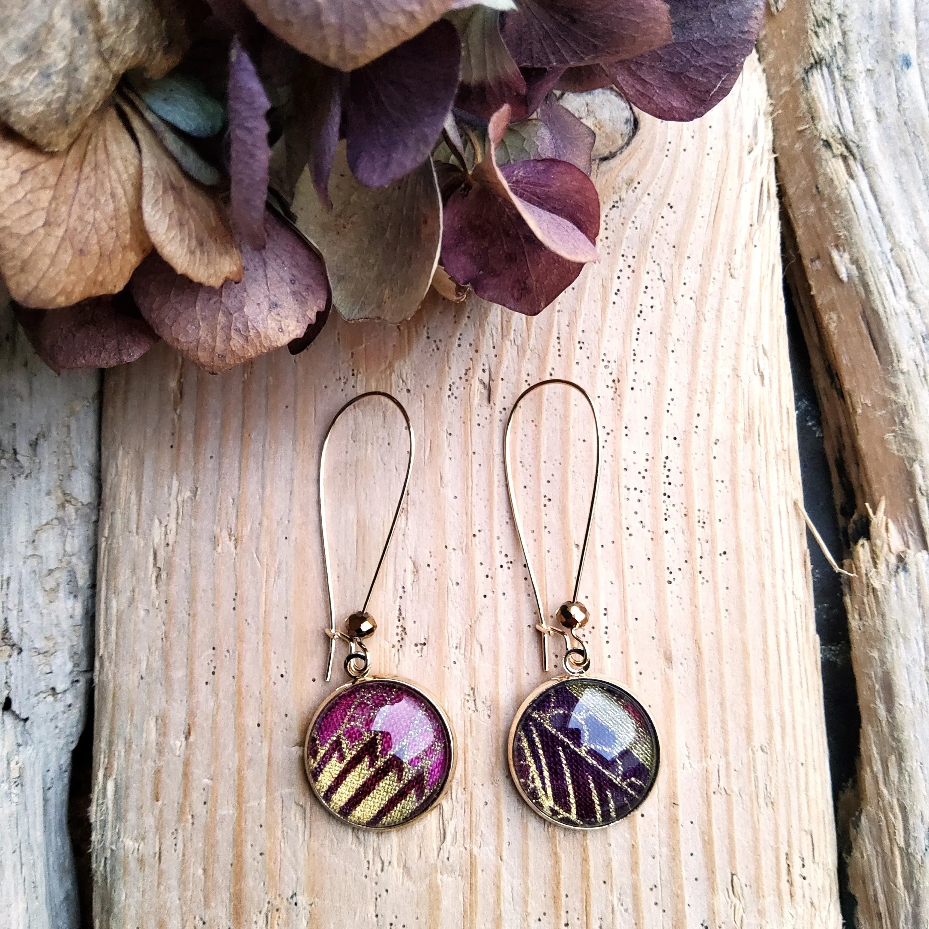 Vintage Cléo garnet earrings, in garnet and gold wax fabric, "kc gold" gold metal