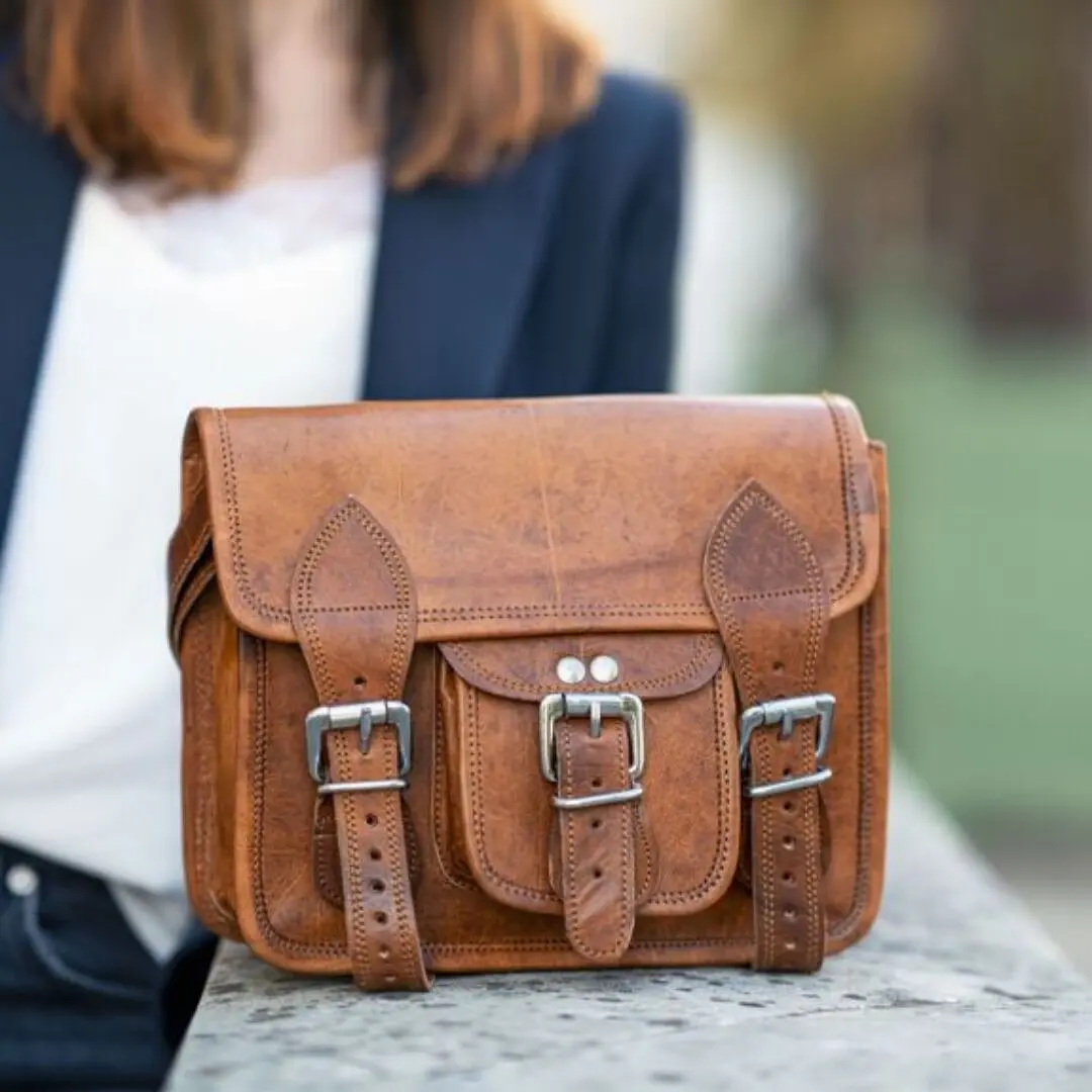Sac bandoulière style cartable cuir naturel pour femme - SANDRO