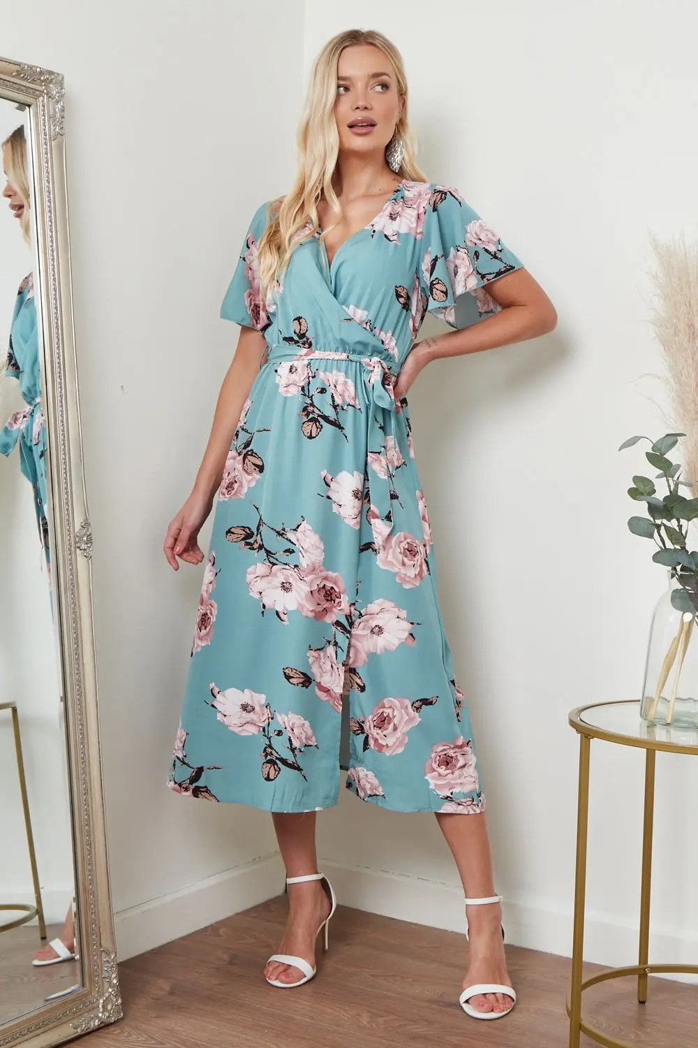 Midi-Wickelkleid mit Engelsärmeln und grünem Blumendruck