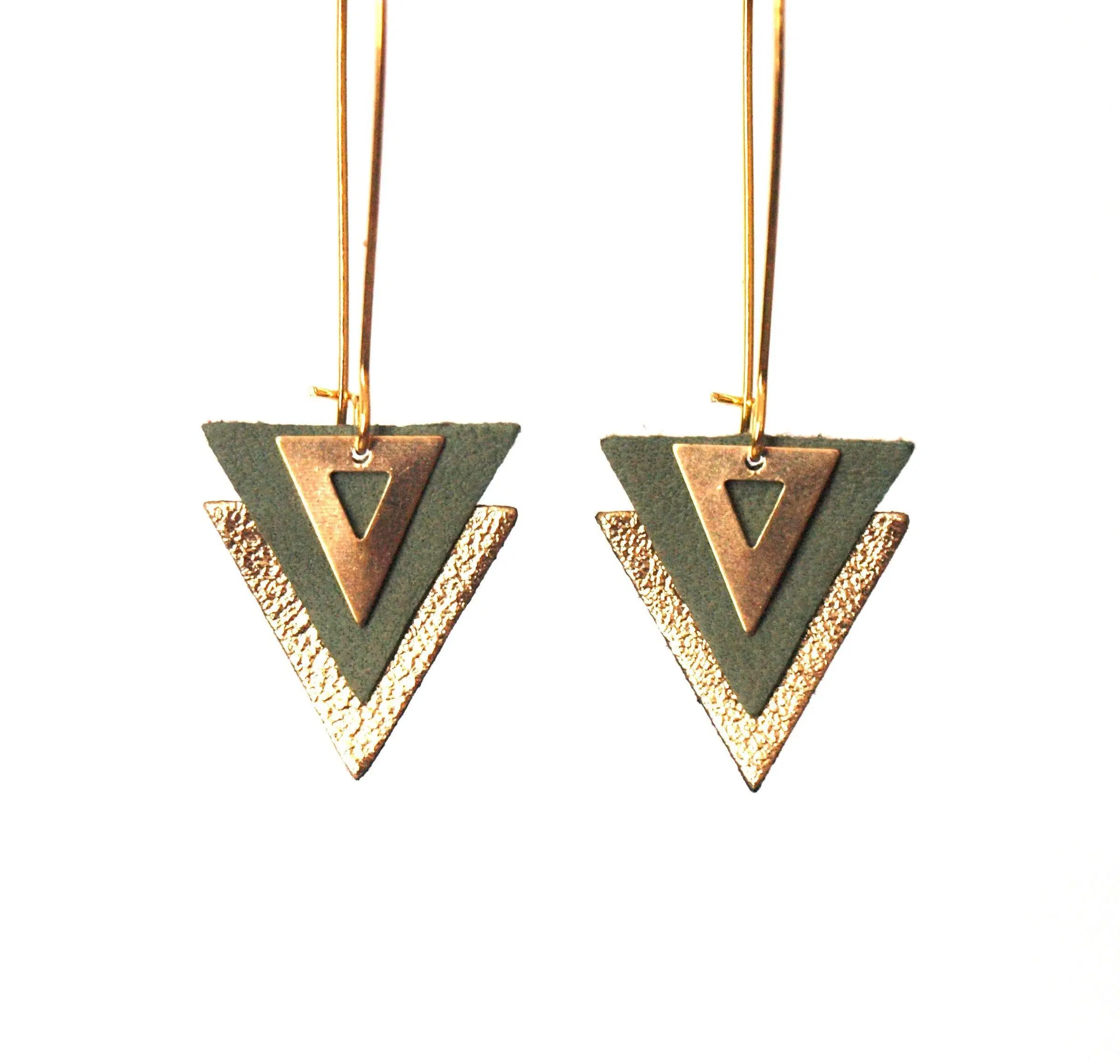 Leather earrings with khaki green and gold triangles, large sleepers in golden brass - geometric graphic jewel - PIAMA model