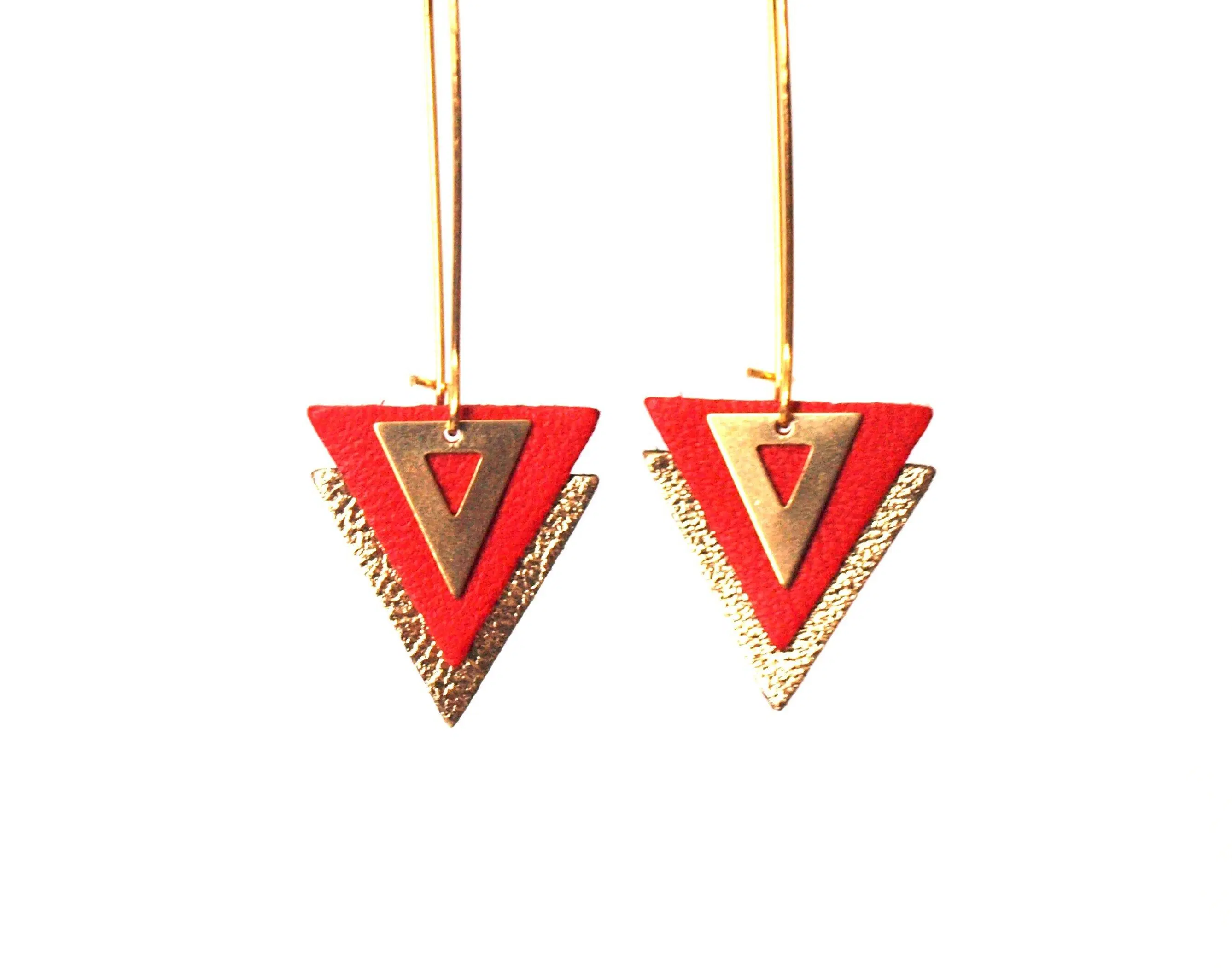 Red and gold leather earrings, leather and brass triangles on large sleepers - geometric graphic jewel - PIAMA model