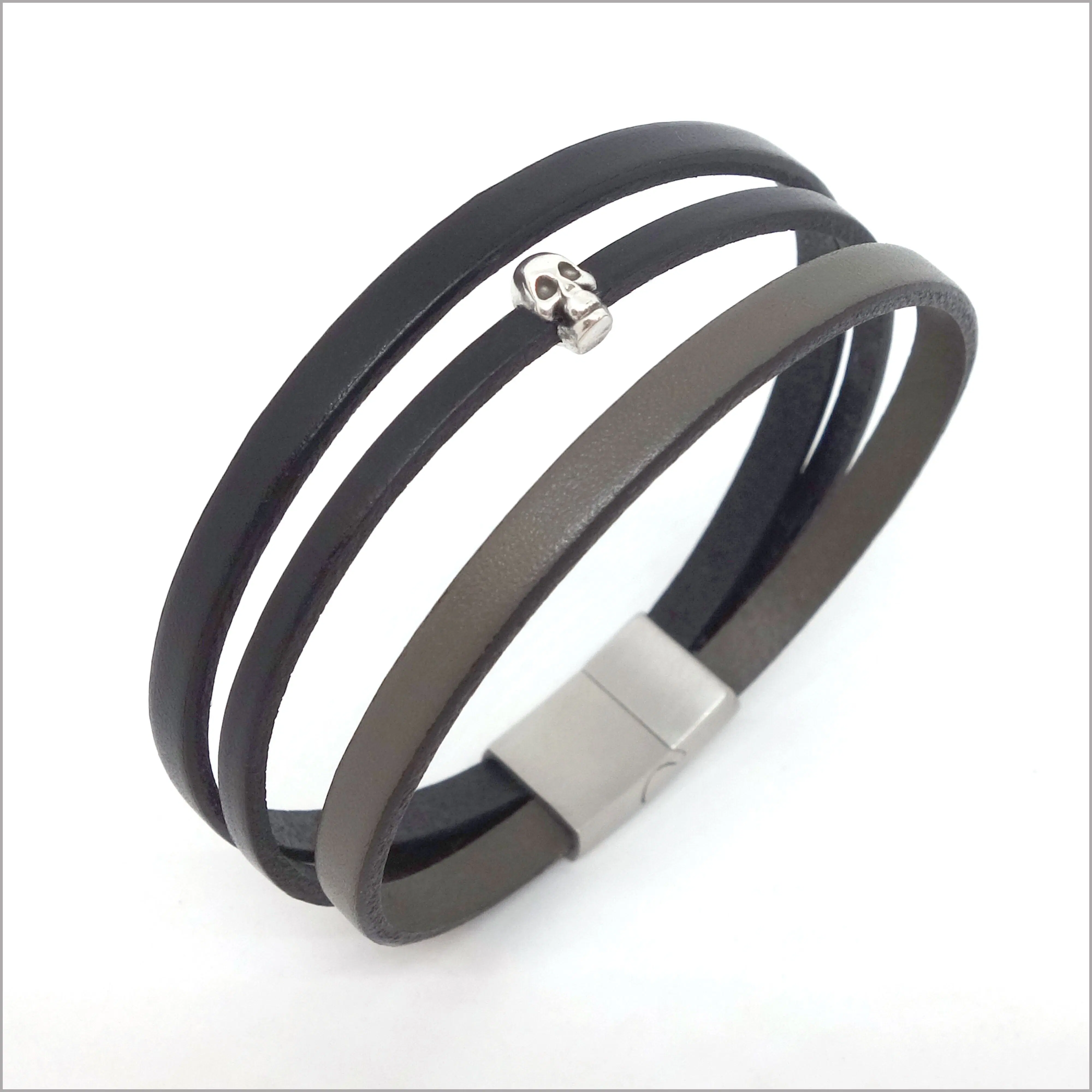 Masculine bracelet with links in black, taupe gray leather, skull jewel