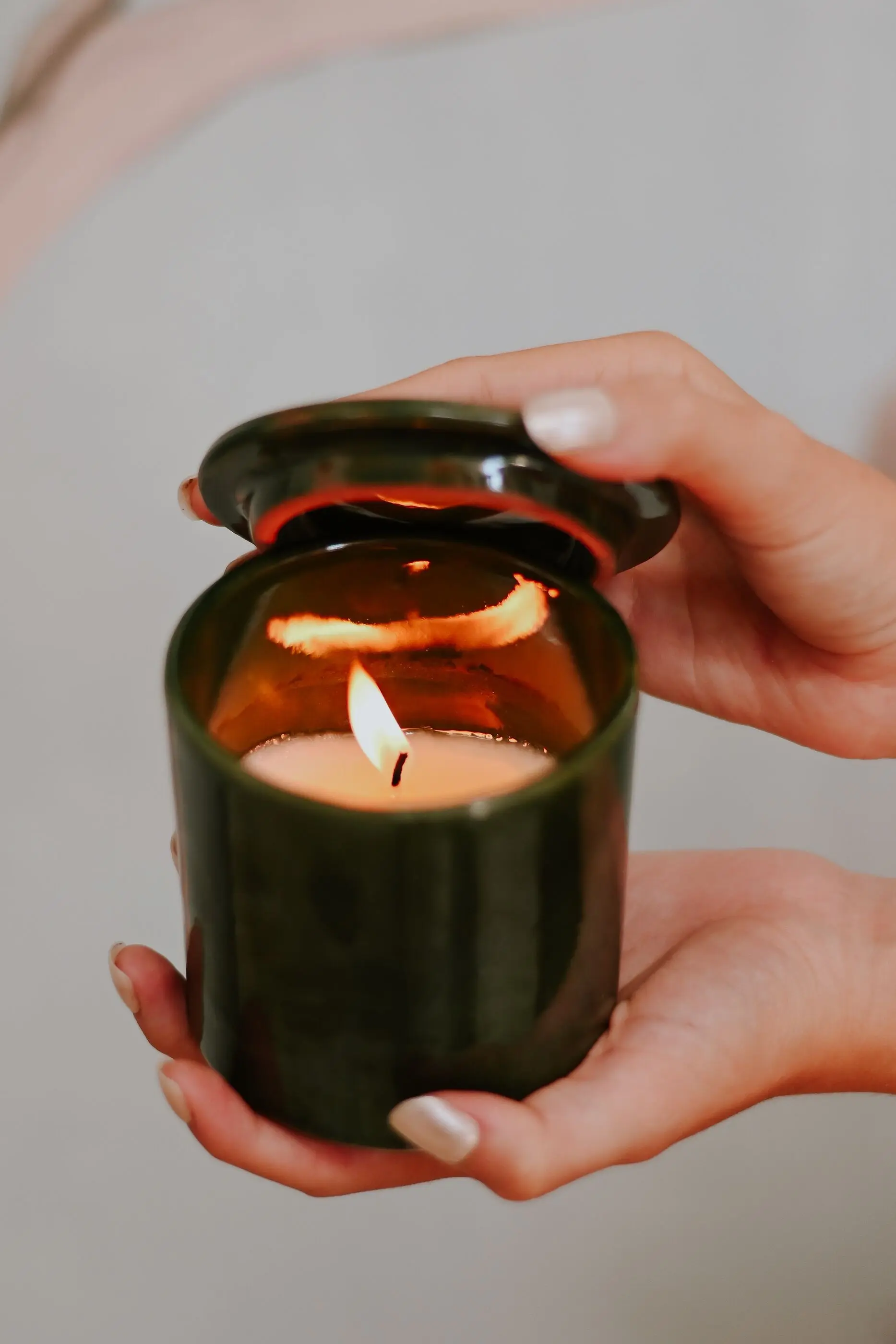 Vela perfumada de nardos en bote de cerámica 200g