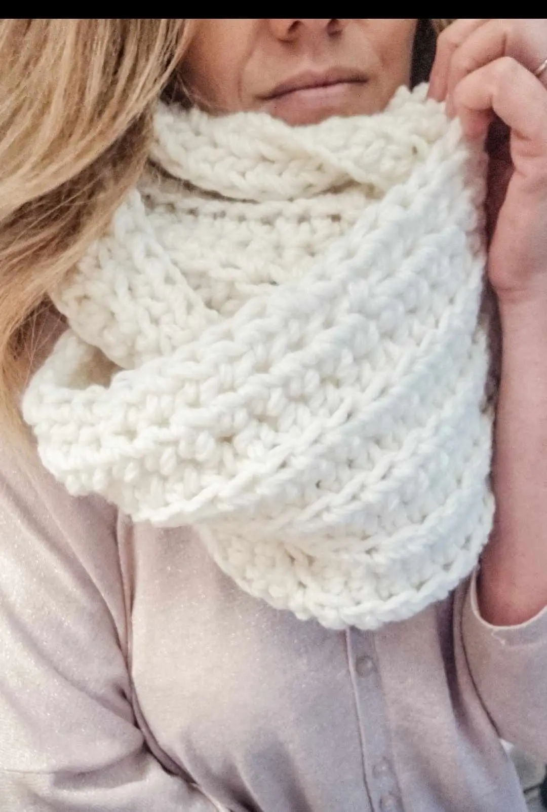 Snood, gehäkelter Halsschal aus Merinowolle