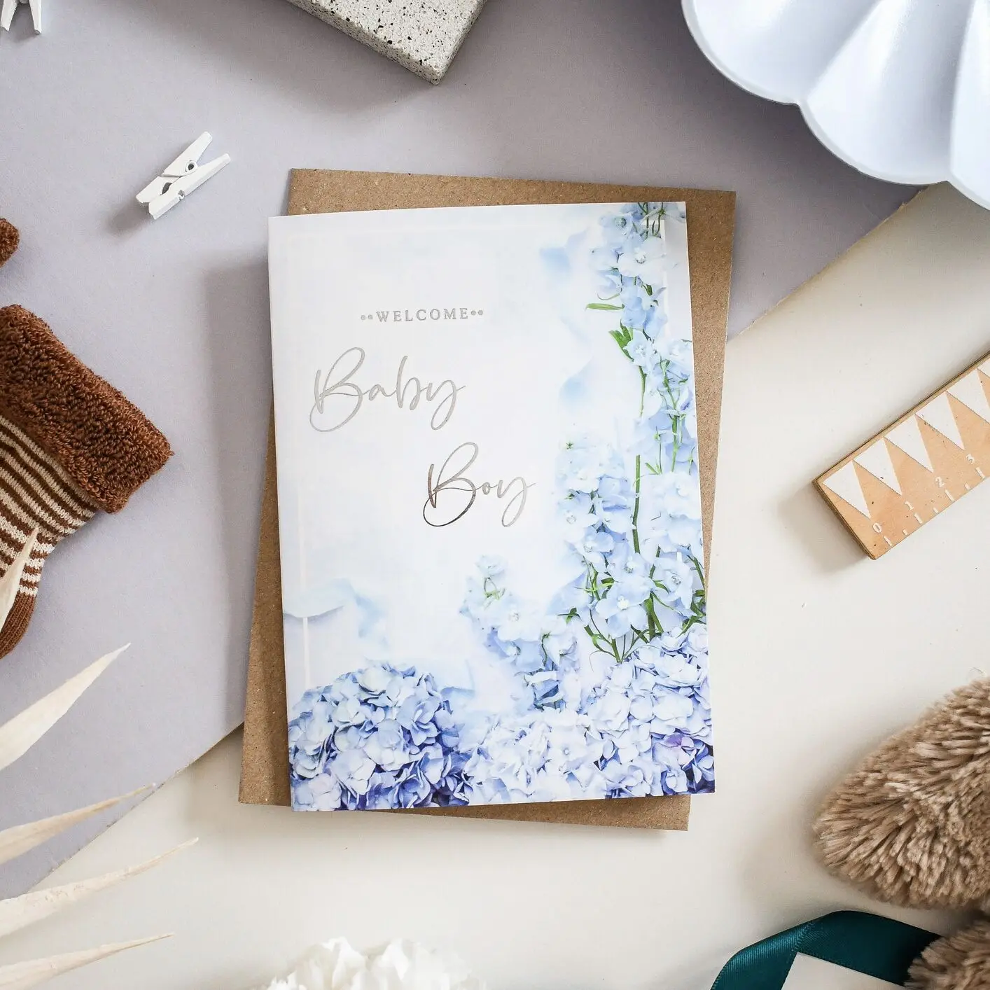 Bienvenue bébé garçon carte de vœux déjouée
