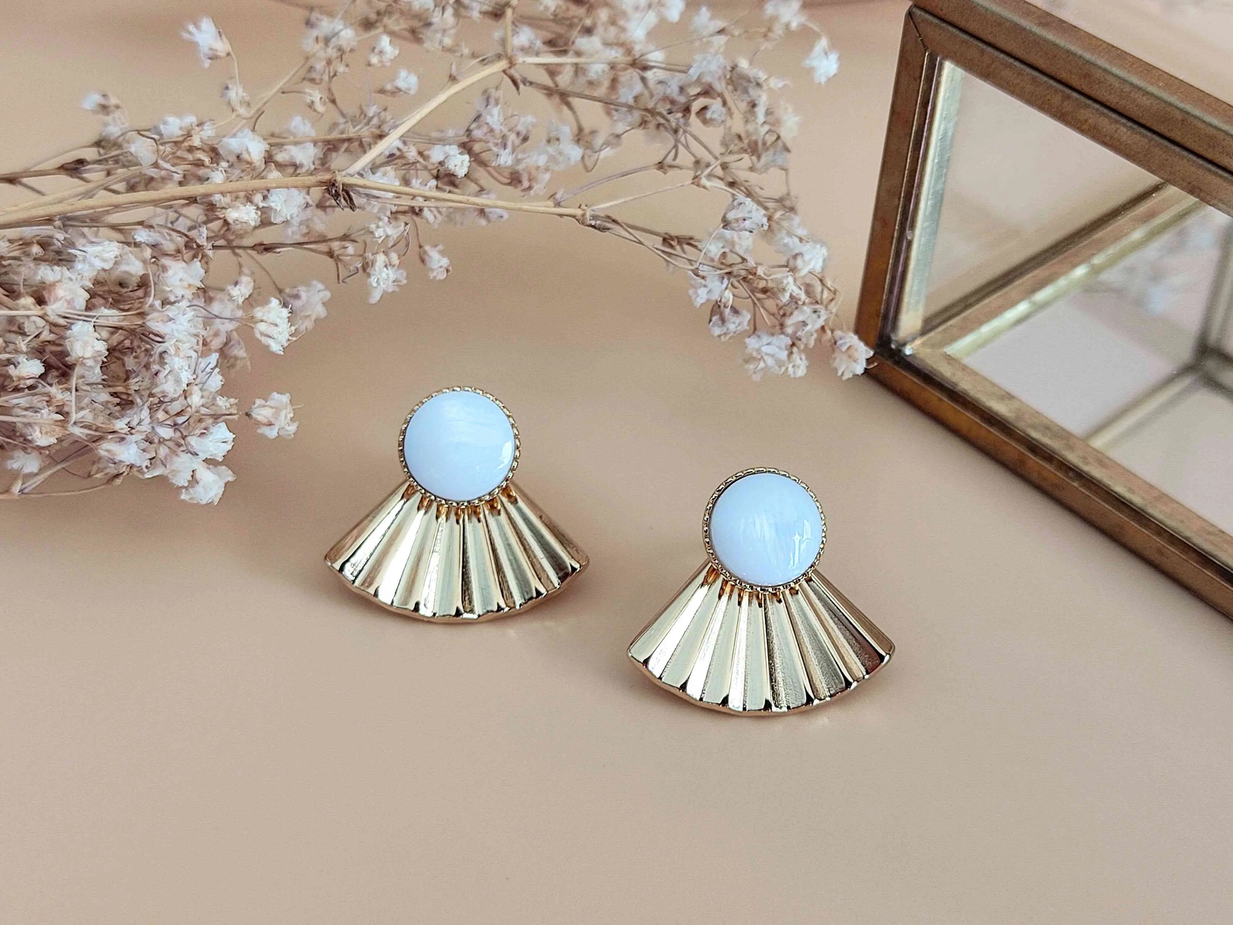 3in1 La Mystérieuse White Mother-of-Pearl Earrings