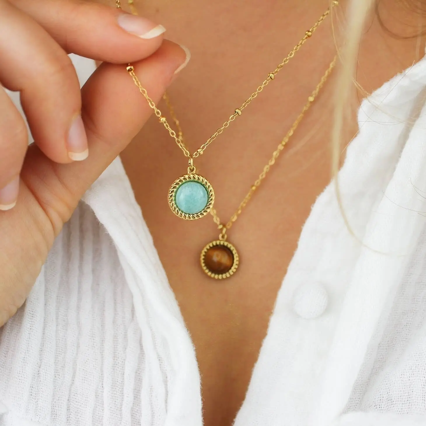 Natural stone and twisted pendant necklace, steel jewel