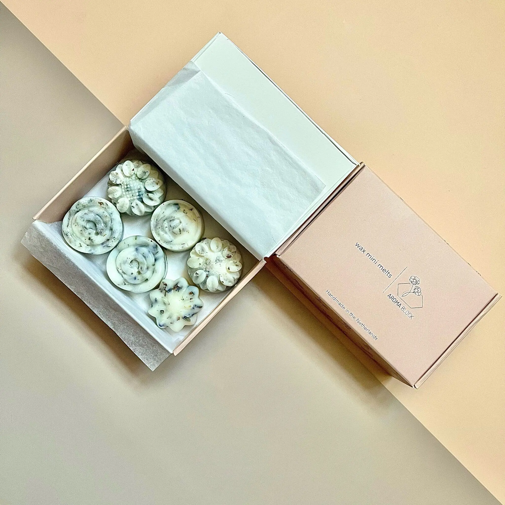 Lavender & Bergamot Soy Wax Melts for a Candle Warmer, Natural Hand Poured Strong Scented Home Fragrance Aromatherapy Essential Oil Gifts Box, Christmas gift (6 pieces)