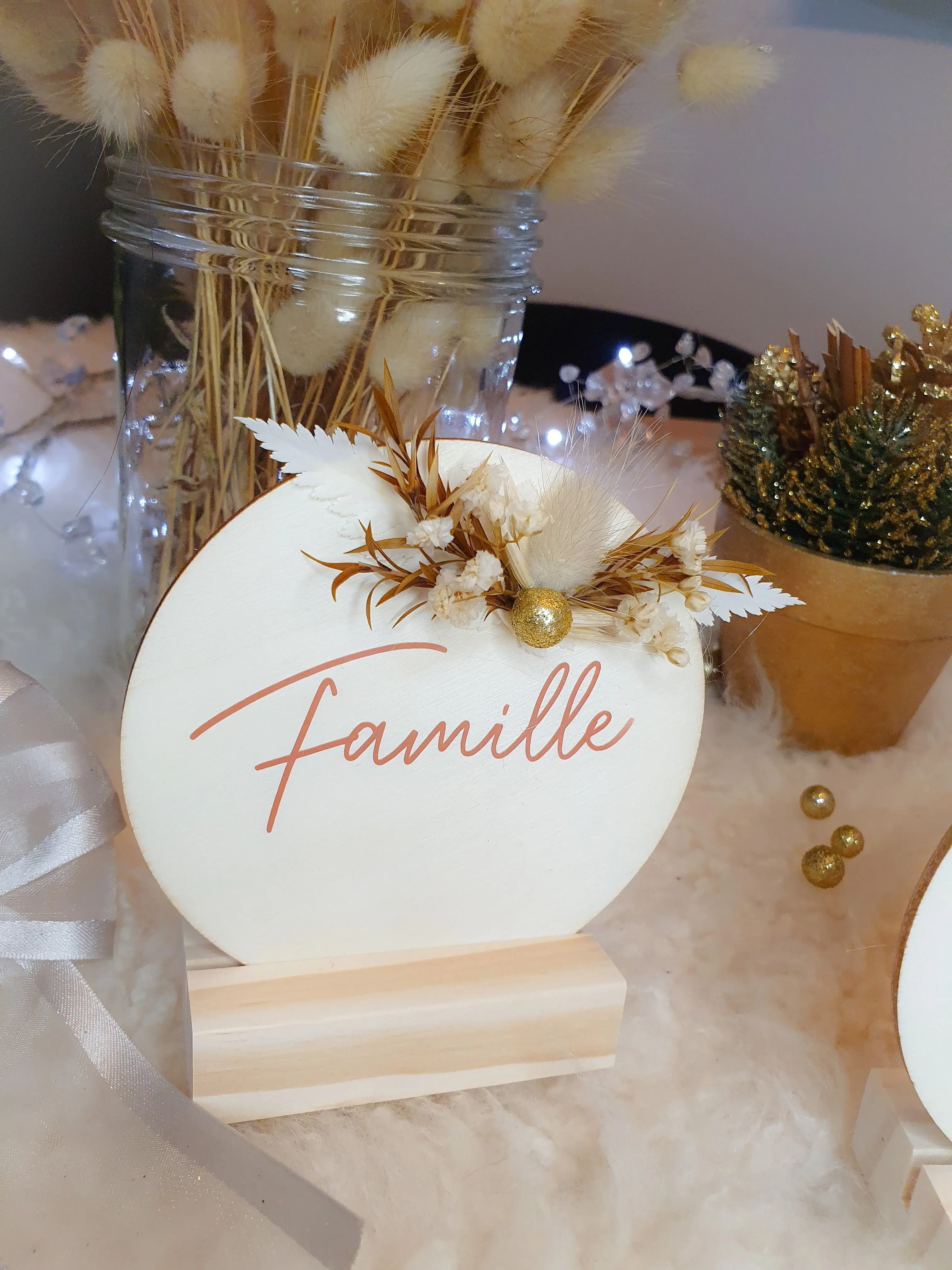 Customizable wooden Christmas ball decoration with dried flowers to decorate end-of-year table, fir, fireplace