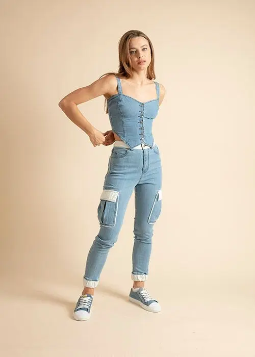 Cargo jean with cuffs and white leather