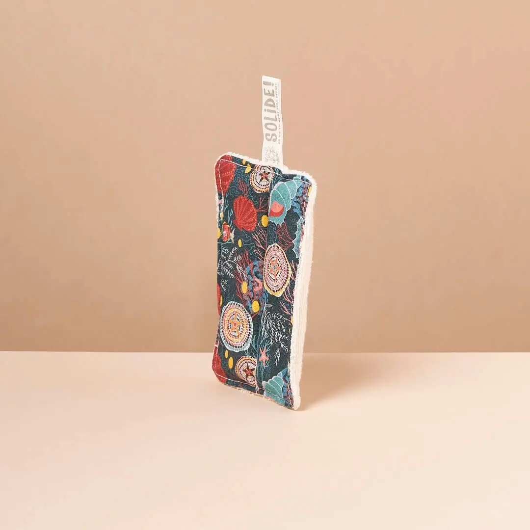 The reusable and durable sponge made of organic fabric and loofah padding - Solid!